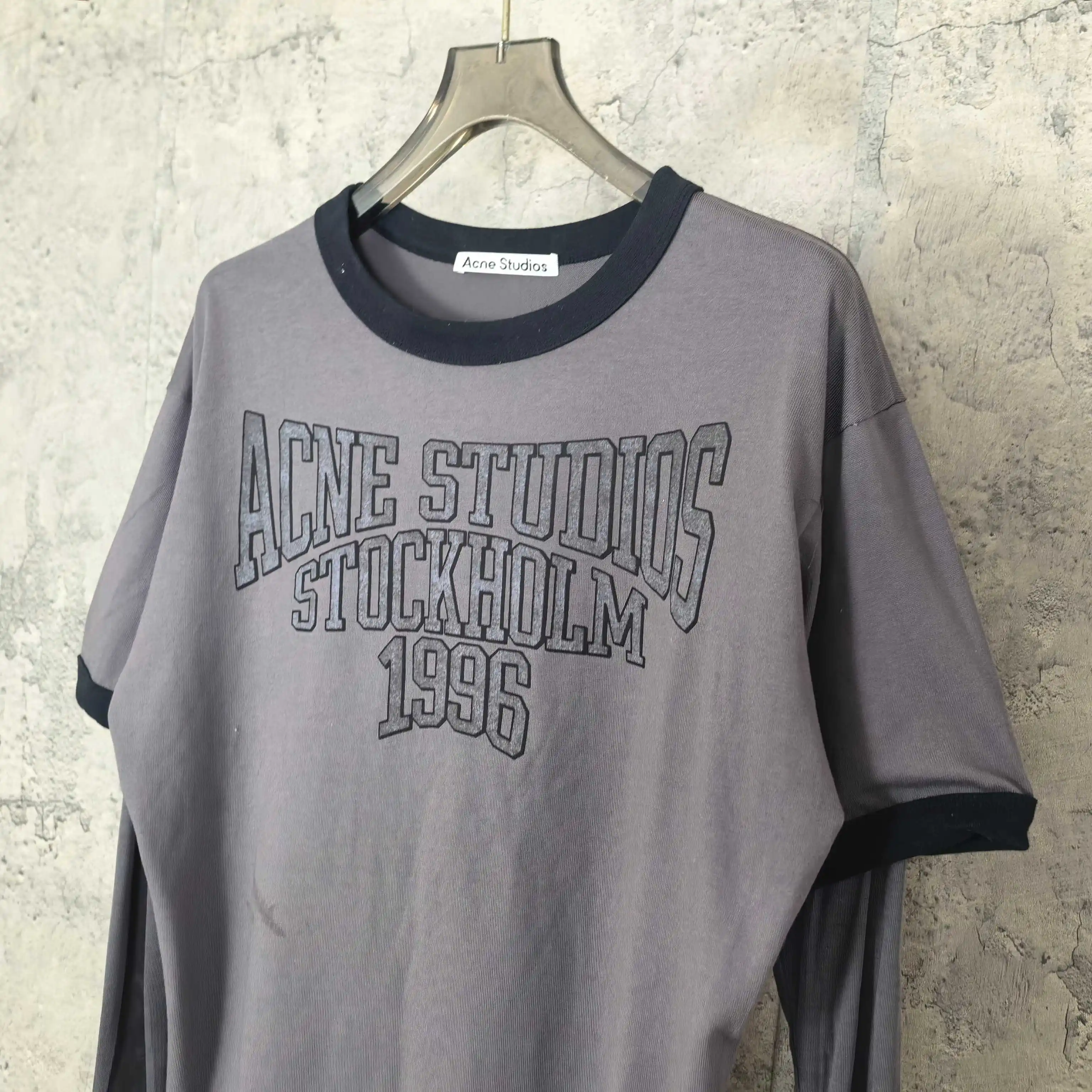 Layered Graphic Long-Sleeve T-Shirt D15024554 — view 9