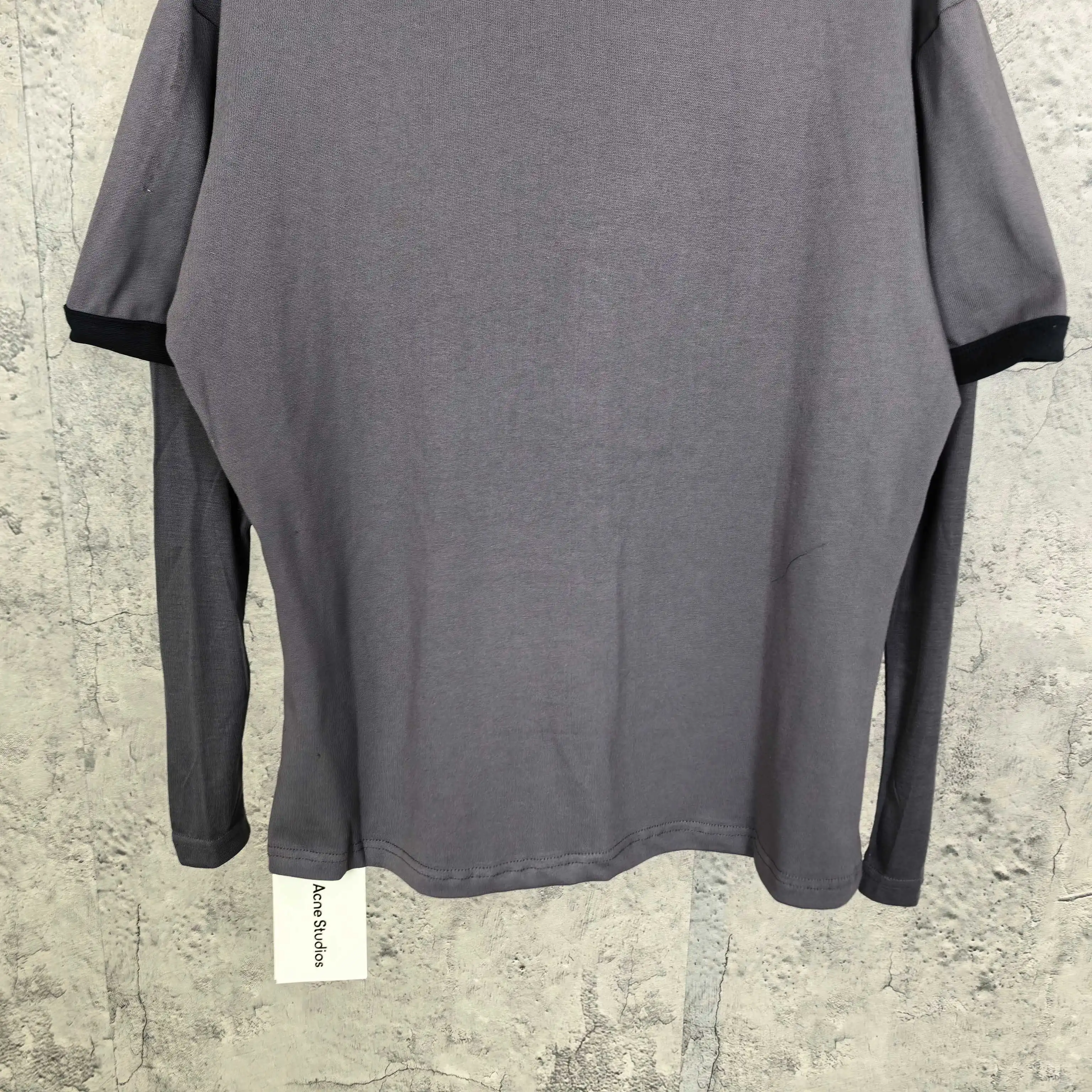 Layered Graphic Long-Sleeve T-Shirt D15024554 — view 11