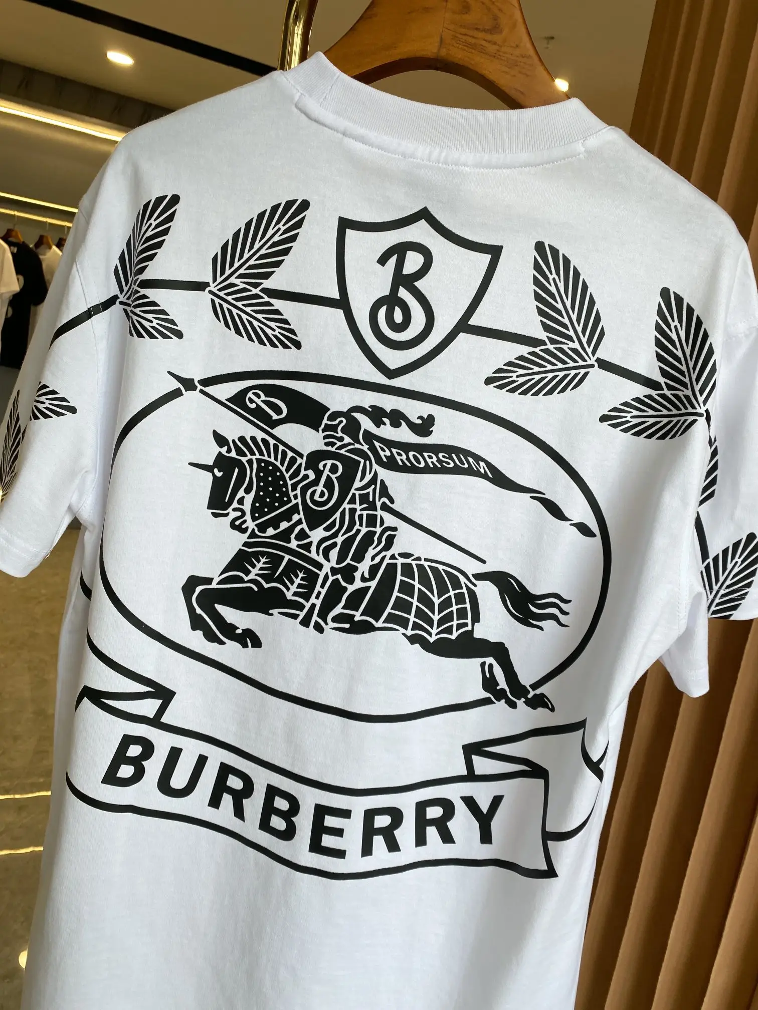Equestrian Knight Print Cotton T-Shirt D15013518 — view 9