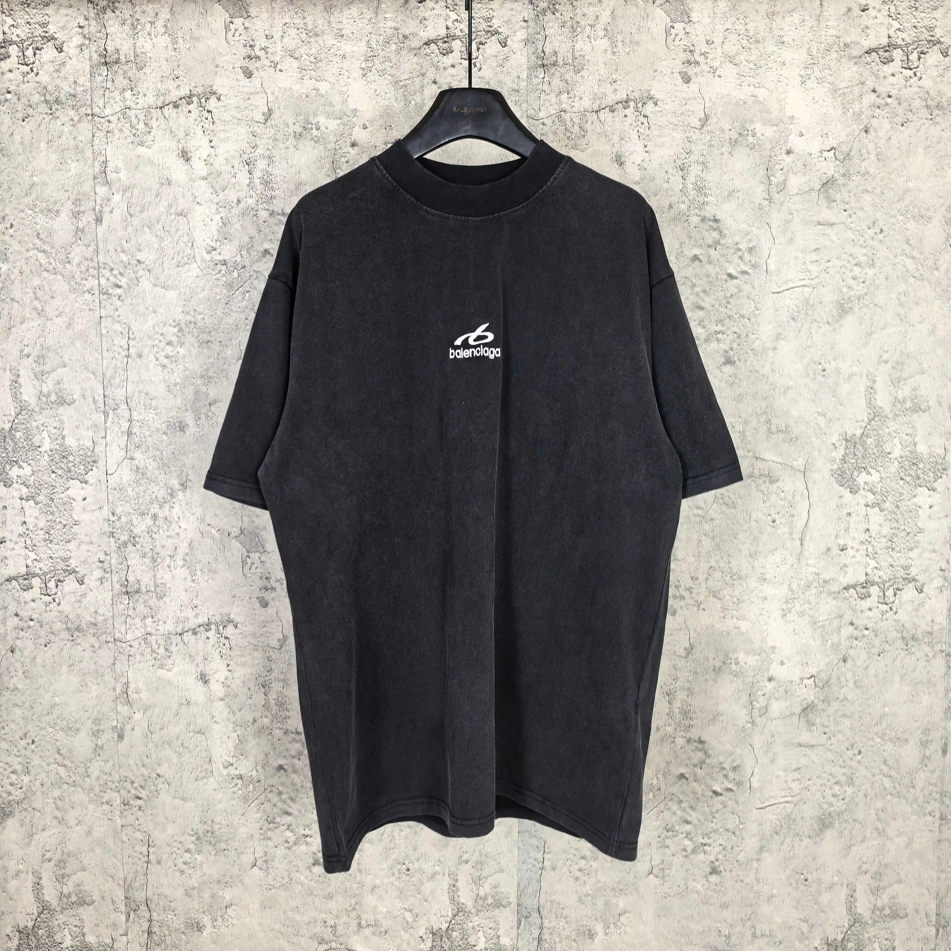 Logo Embroidered Medium Fit T-Shirt D15024480