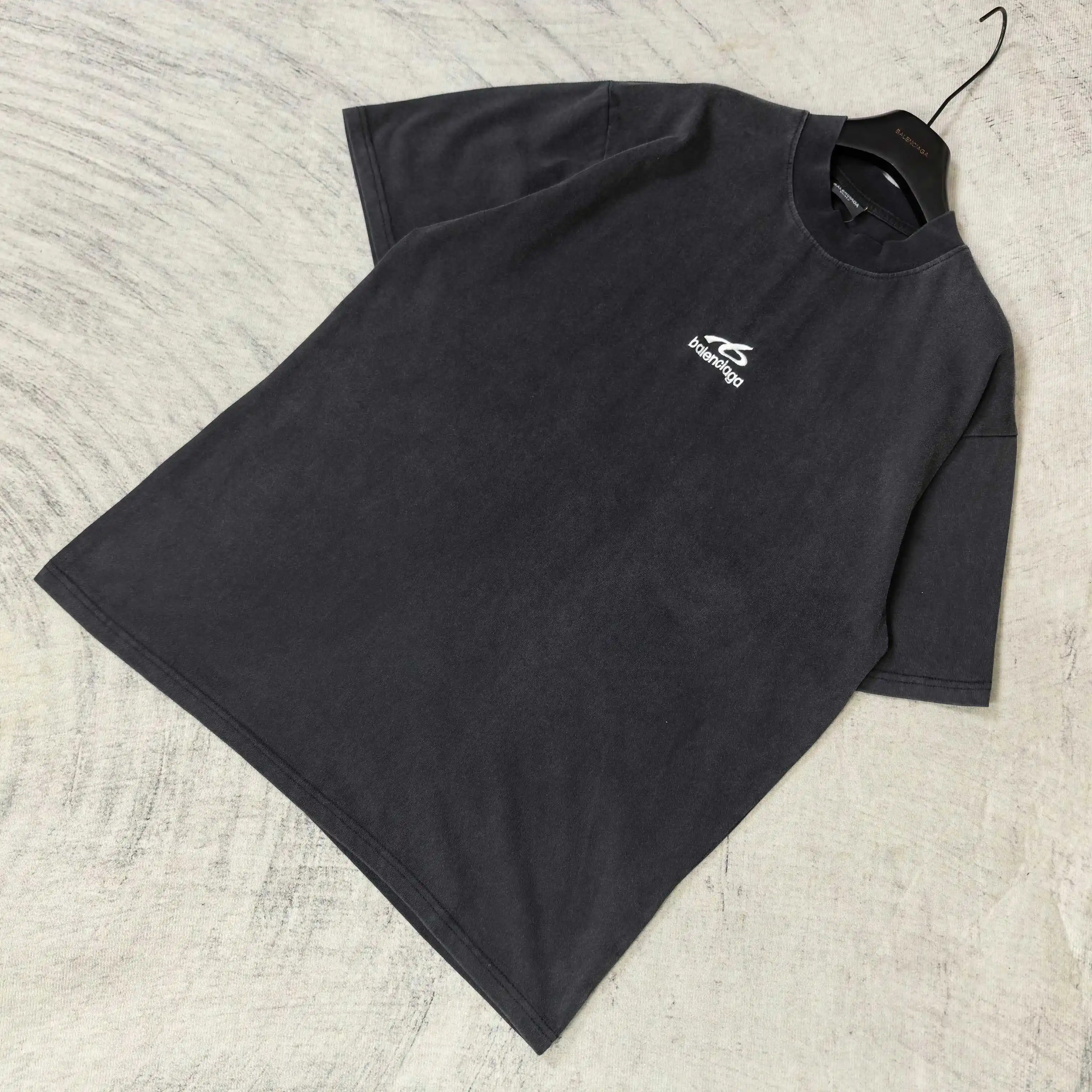 Logo Embroidered Medium Fit T-Shirt D15024480 — view 4