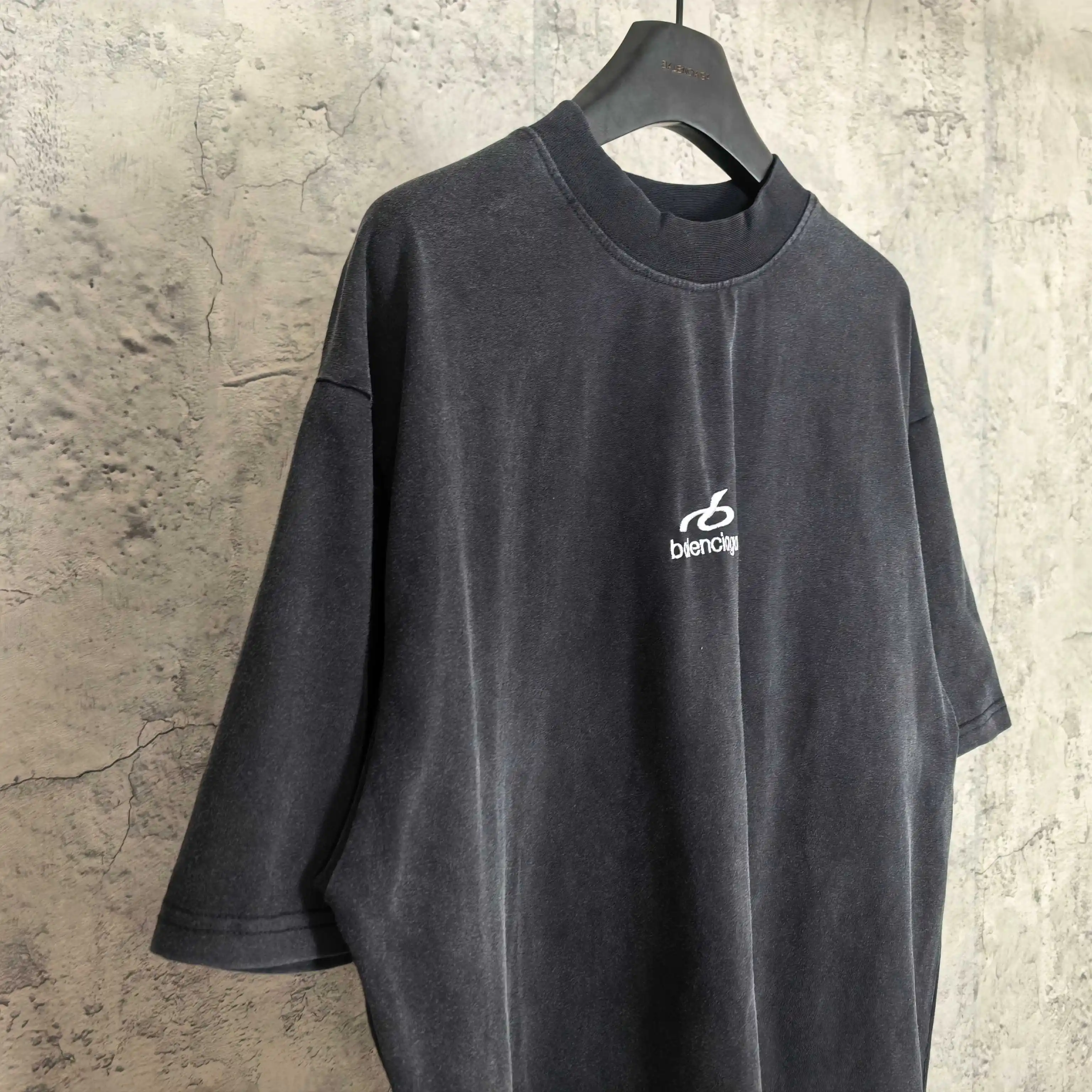Logo Embroidered Medium Fit T-Shirt D15024480 — view 7