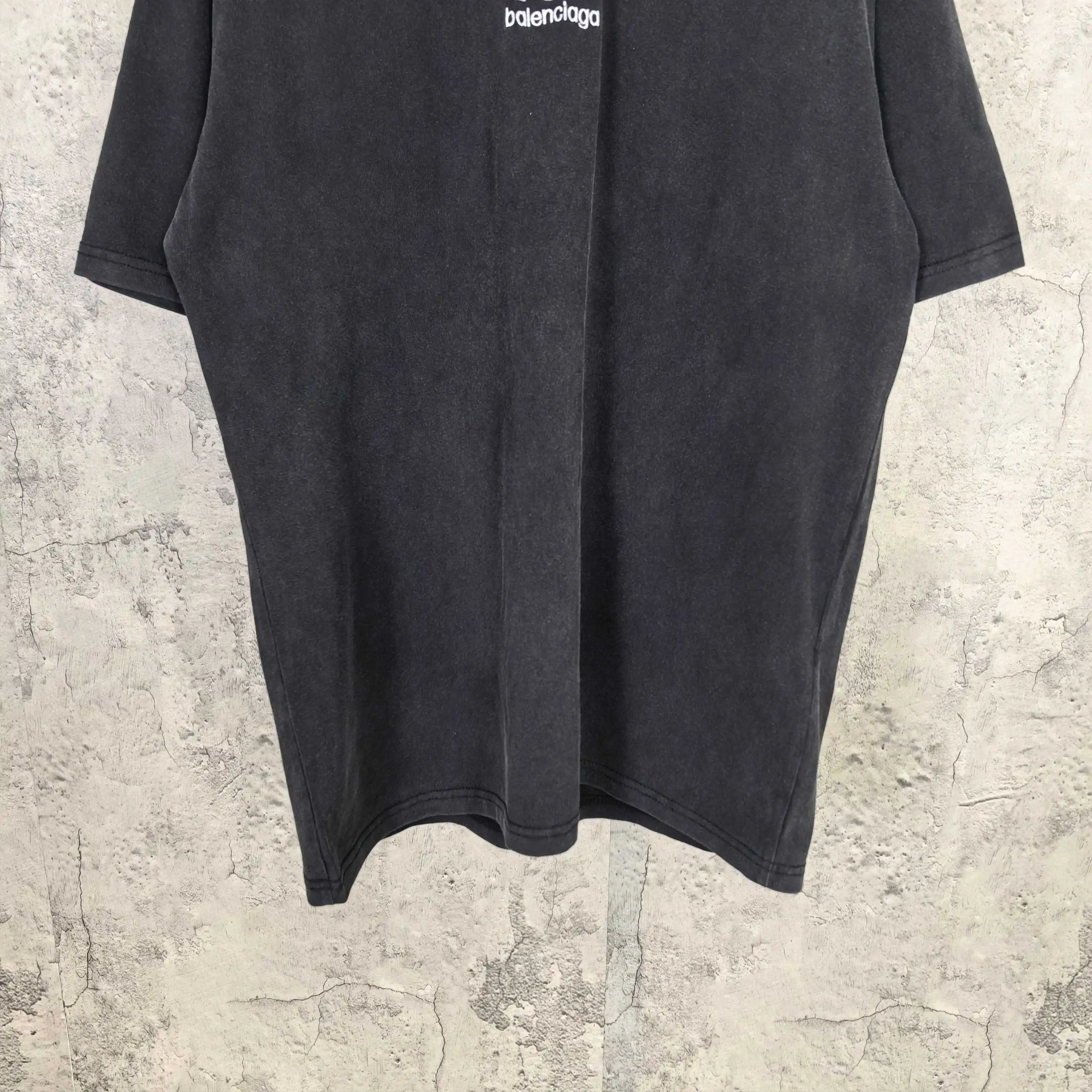 Logo Embroidered Medium Fit T-Shirt D15024480 — view 10