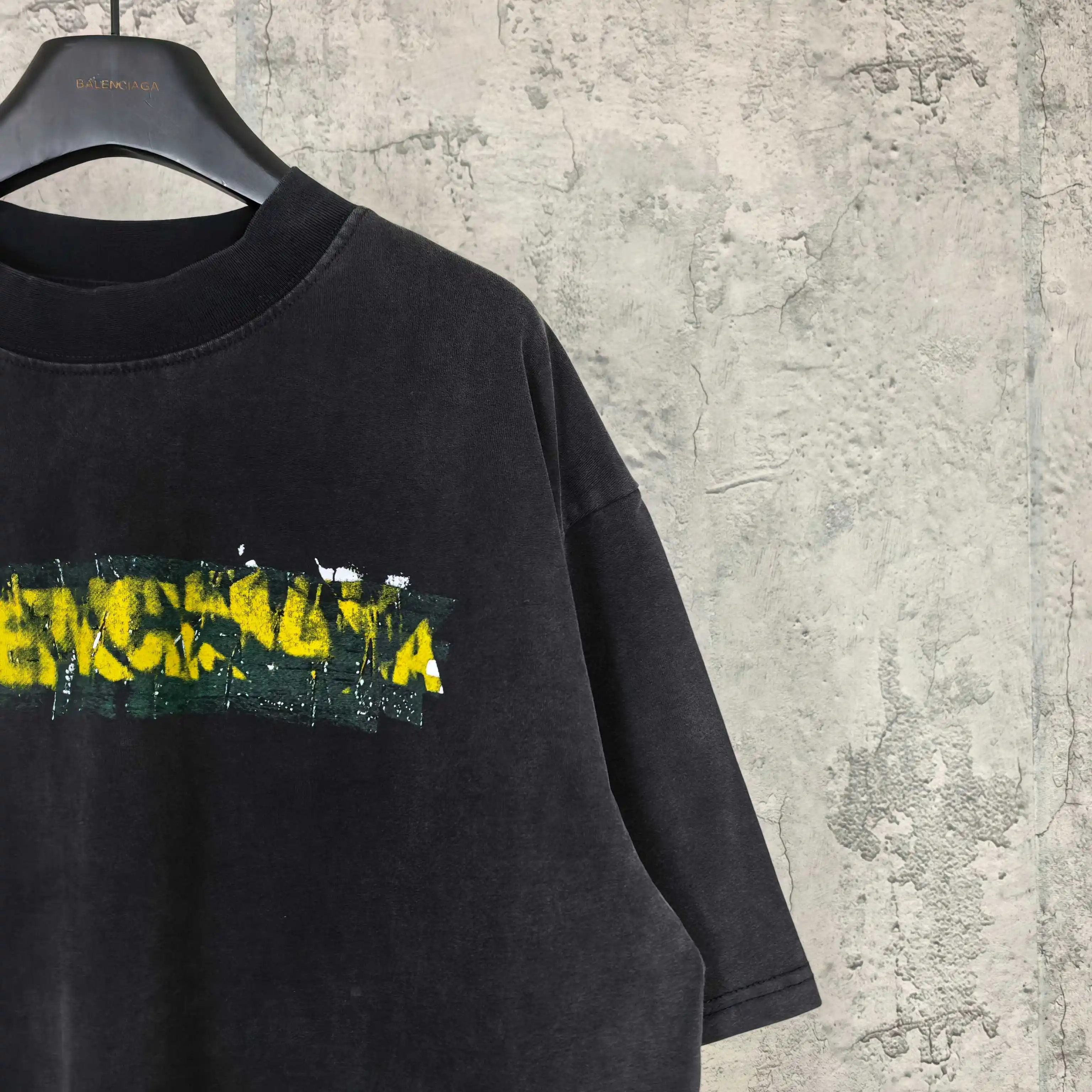 Messy Spray Logo Washed Cotton T-Shirt D15024493 — view 9