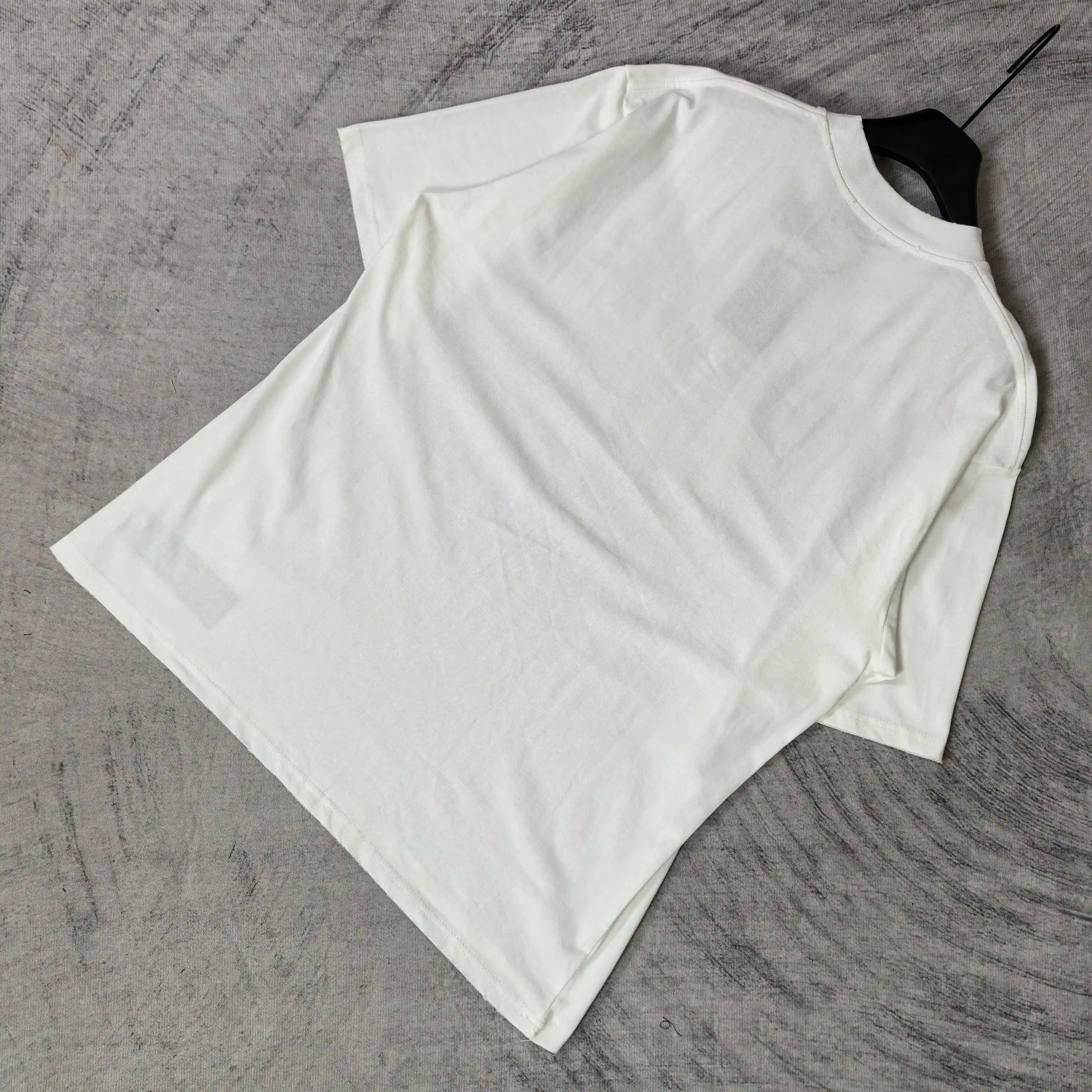 Messy Spray Logo Medium Fit T-Shirt D15024496 — view 5