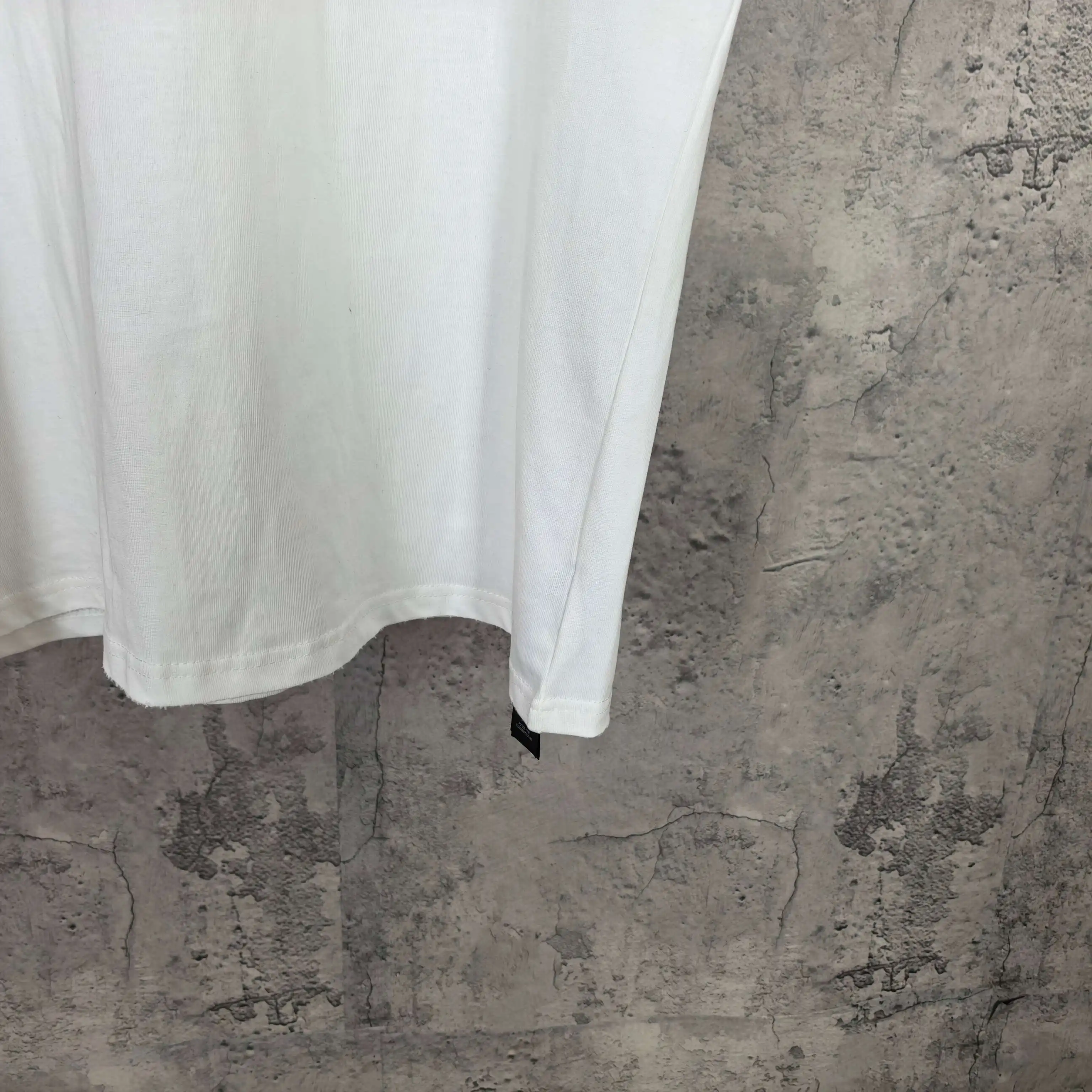 Messy Spray Logo Medium Fit T-Shirt D15024496 — view 10