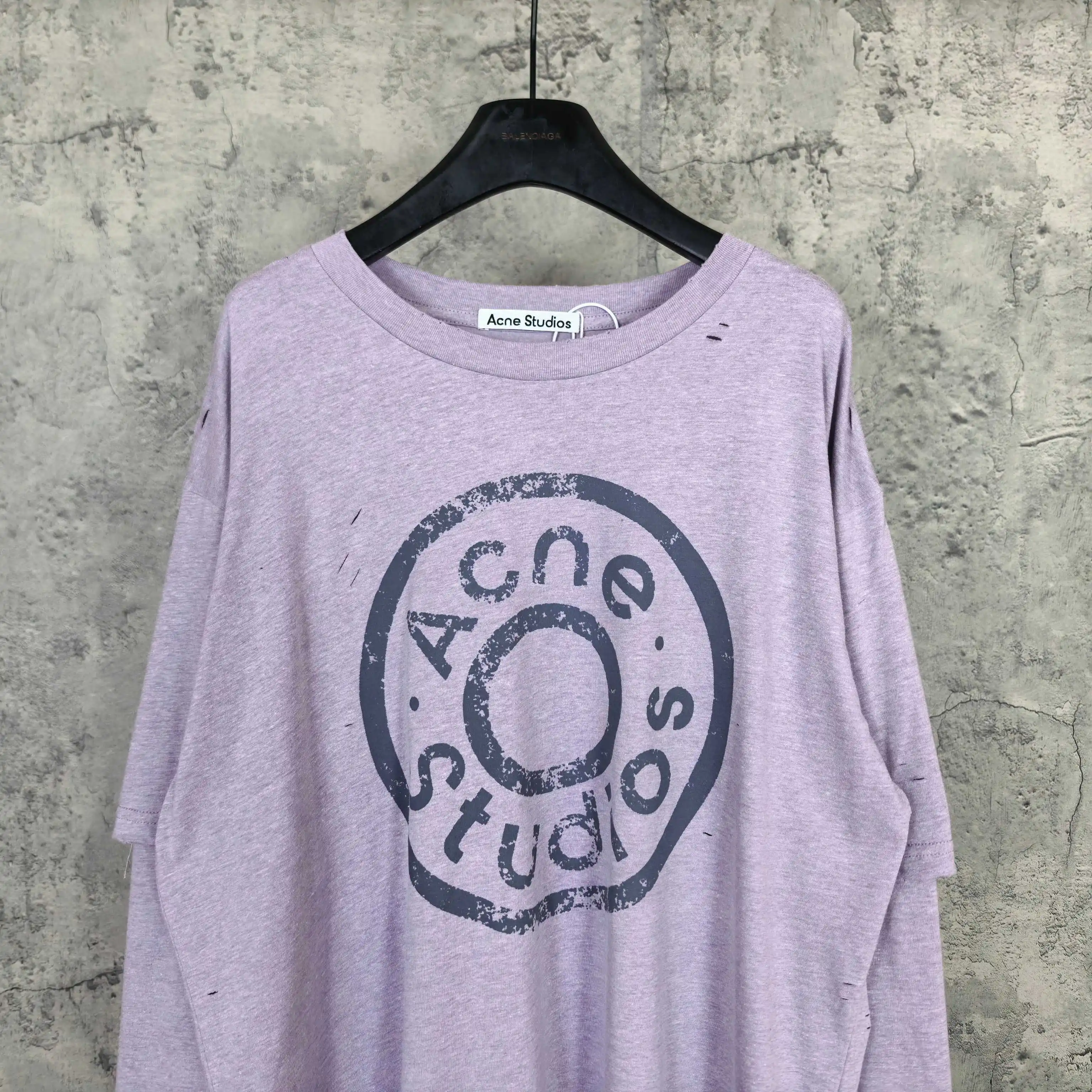 Distressed Logo Print Long-Sleeve T-Shirt D15524522 — view 3