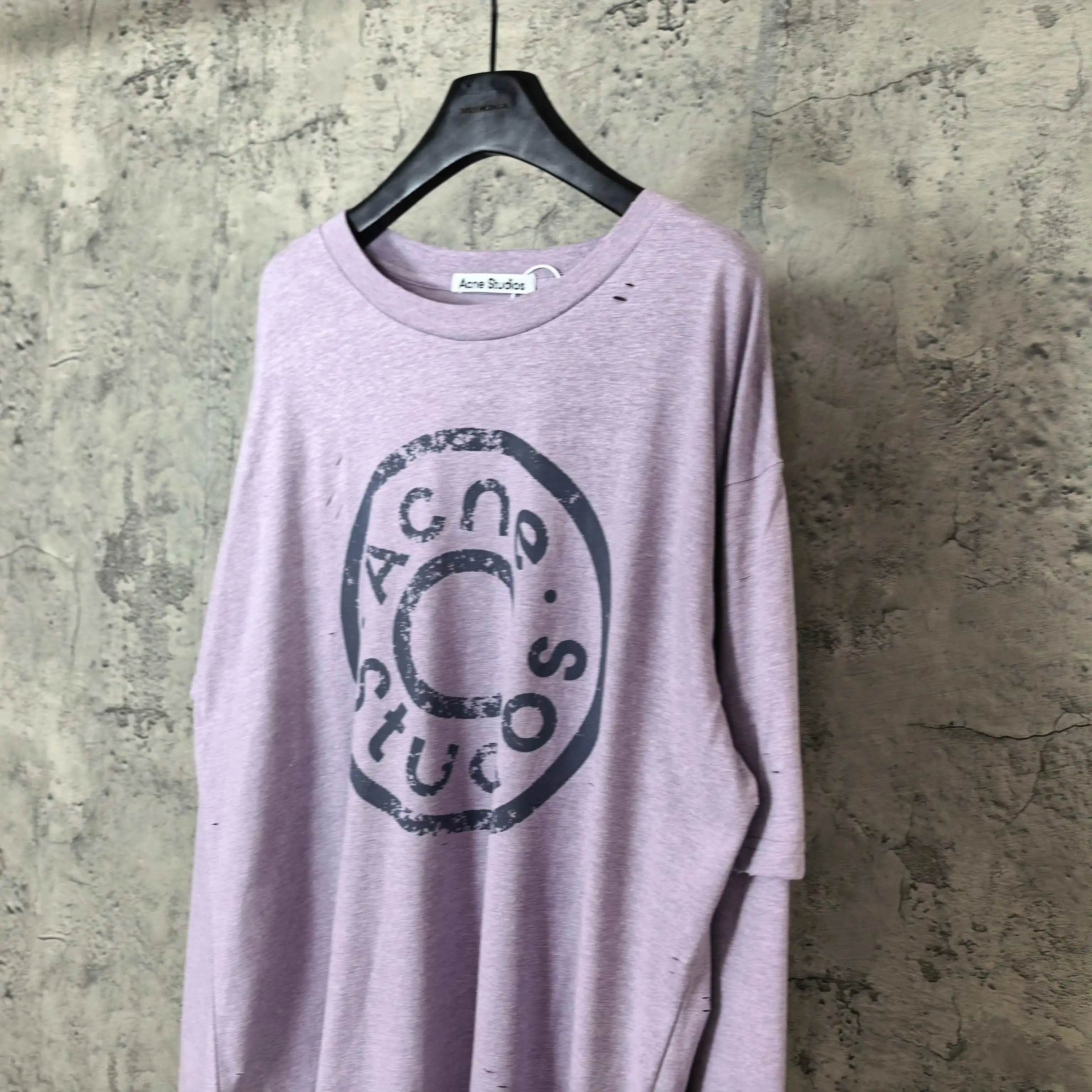 Distressed Logo Print Long-Sleeve T-Shirt D15524522 — view 9