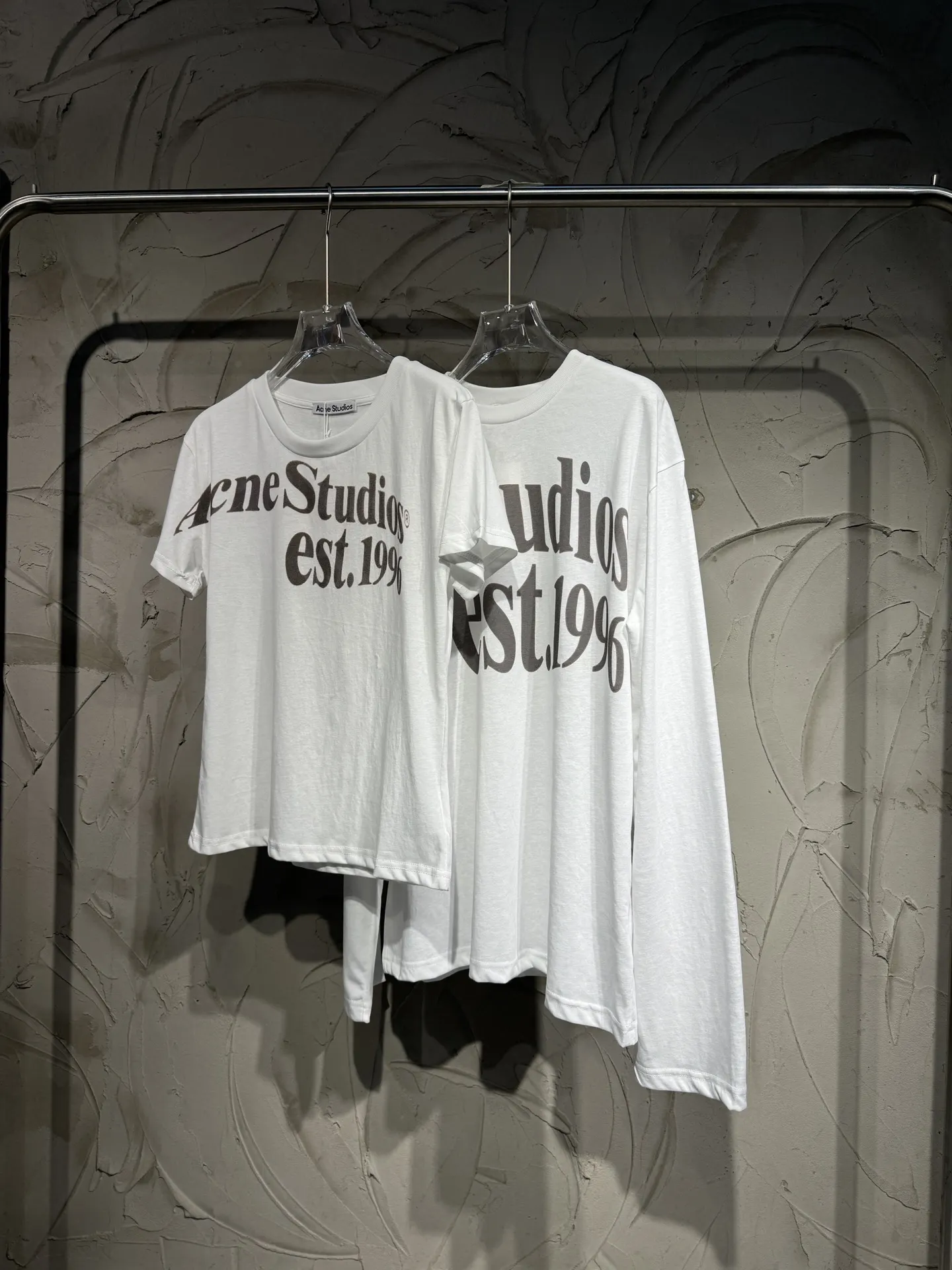 Logo Print Long-Sleeve T-Shirt D15524358 — view 13