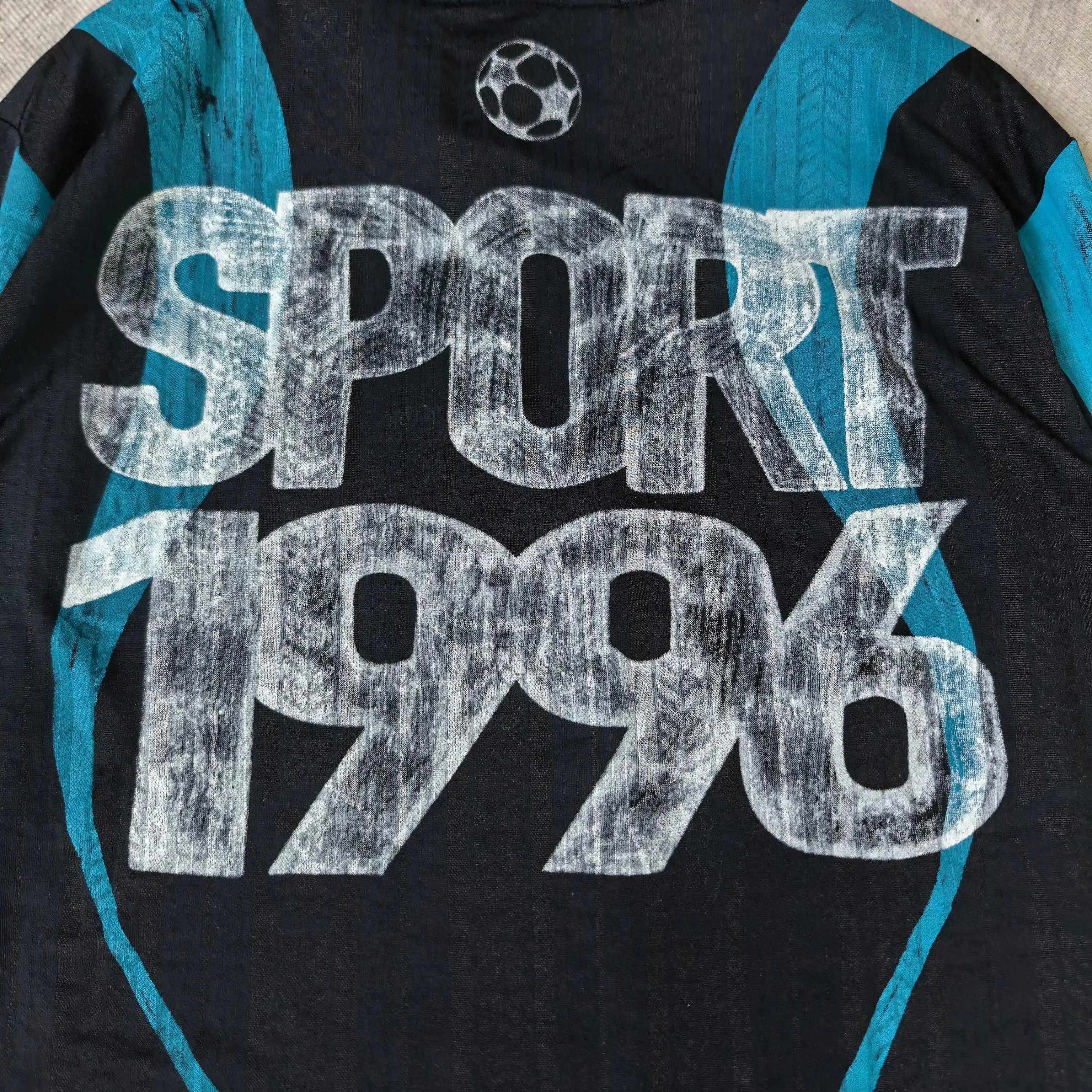 Long-Sleeve Graphic Football Jersey D15524552 — view 11