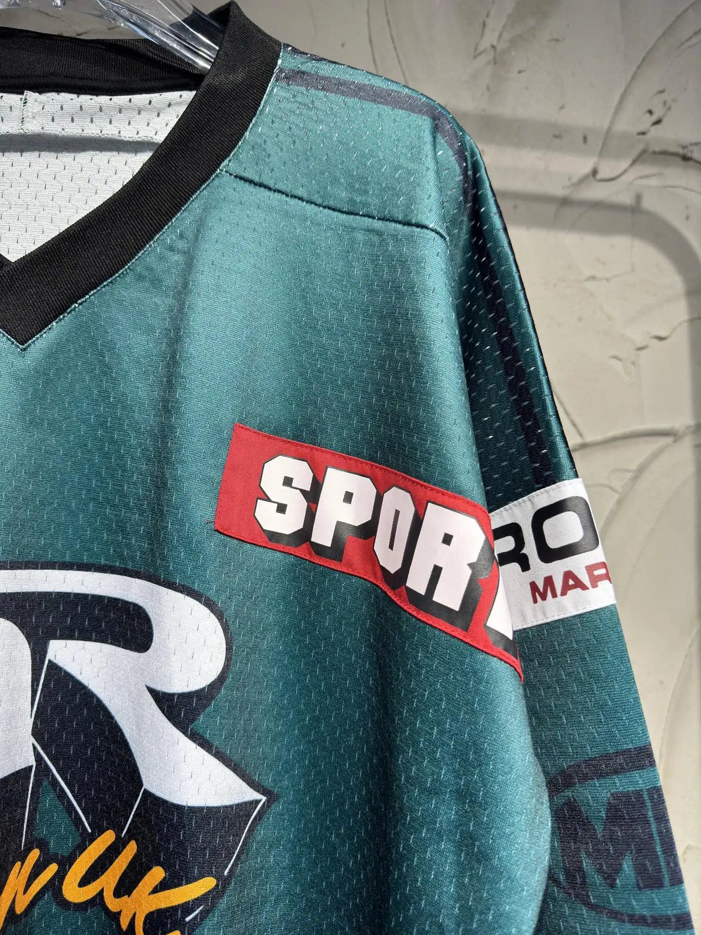 Oversized Logo-Print Mesh Football Jersey D15524336 — view 4