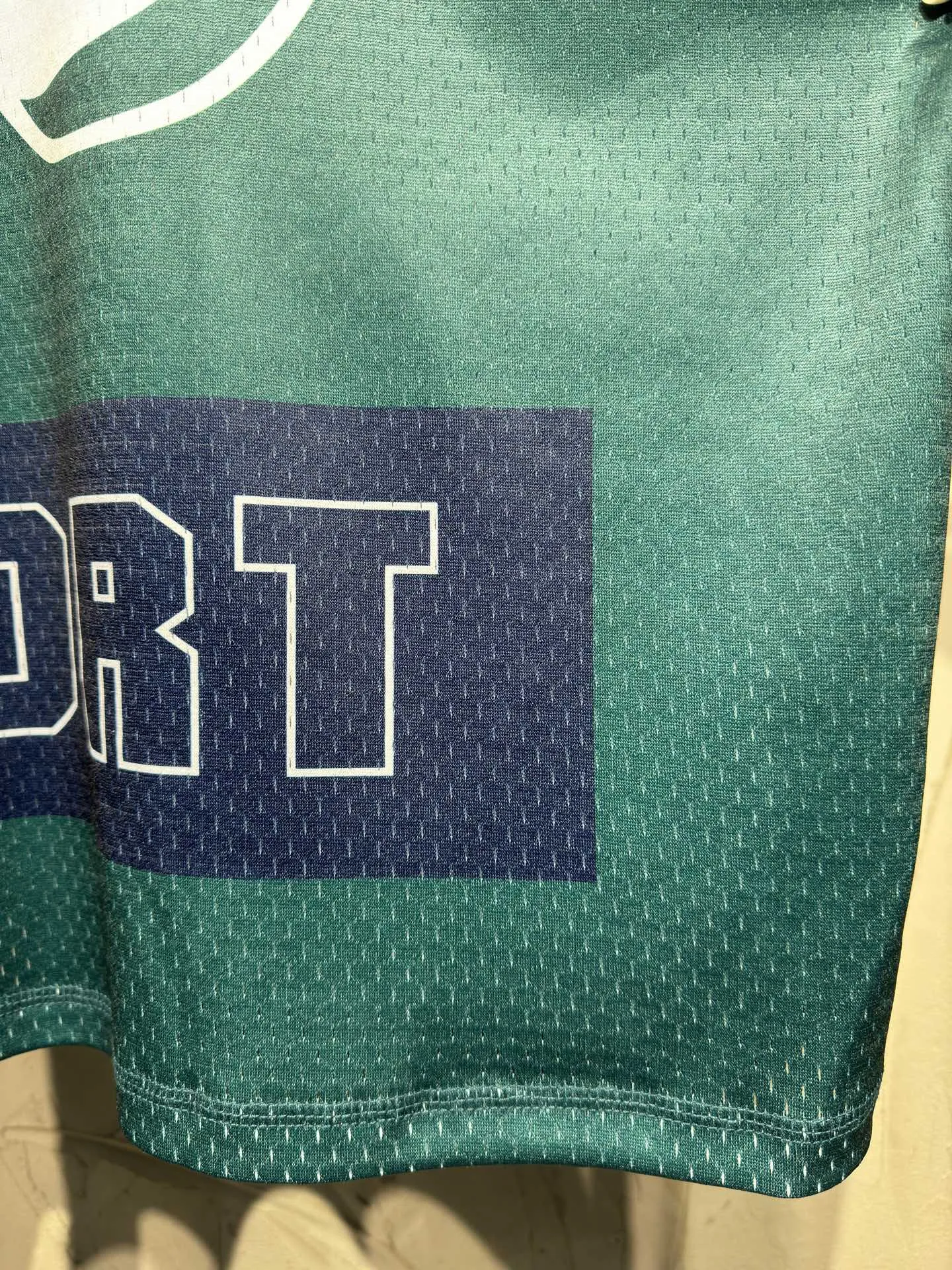 Oversized Logo-Print Mesh Football Jersey D15524336 — view 24