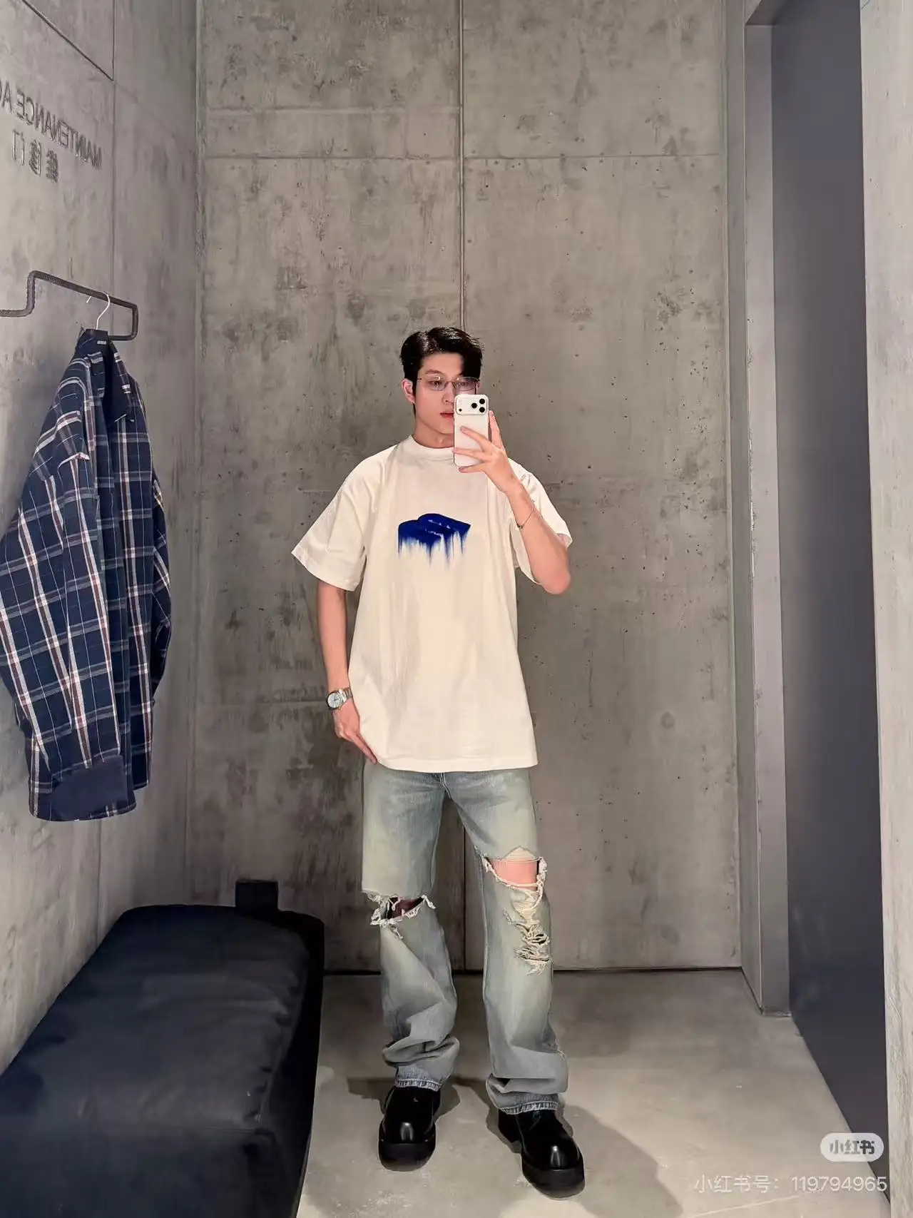 Melted Logo Embroidered T-Shirt D15520061 — view 2