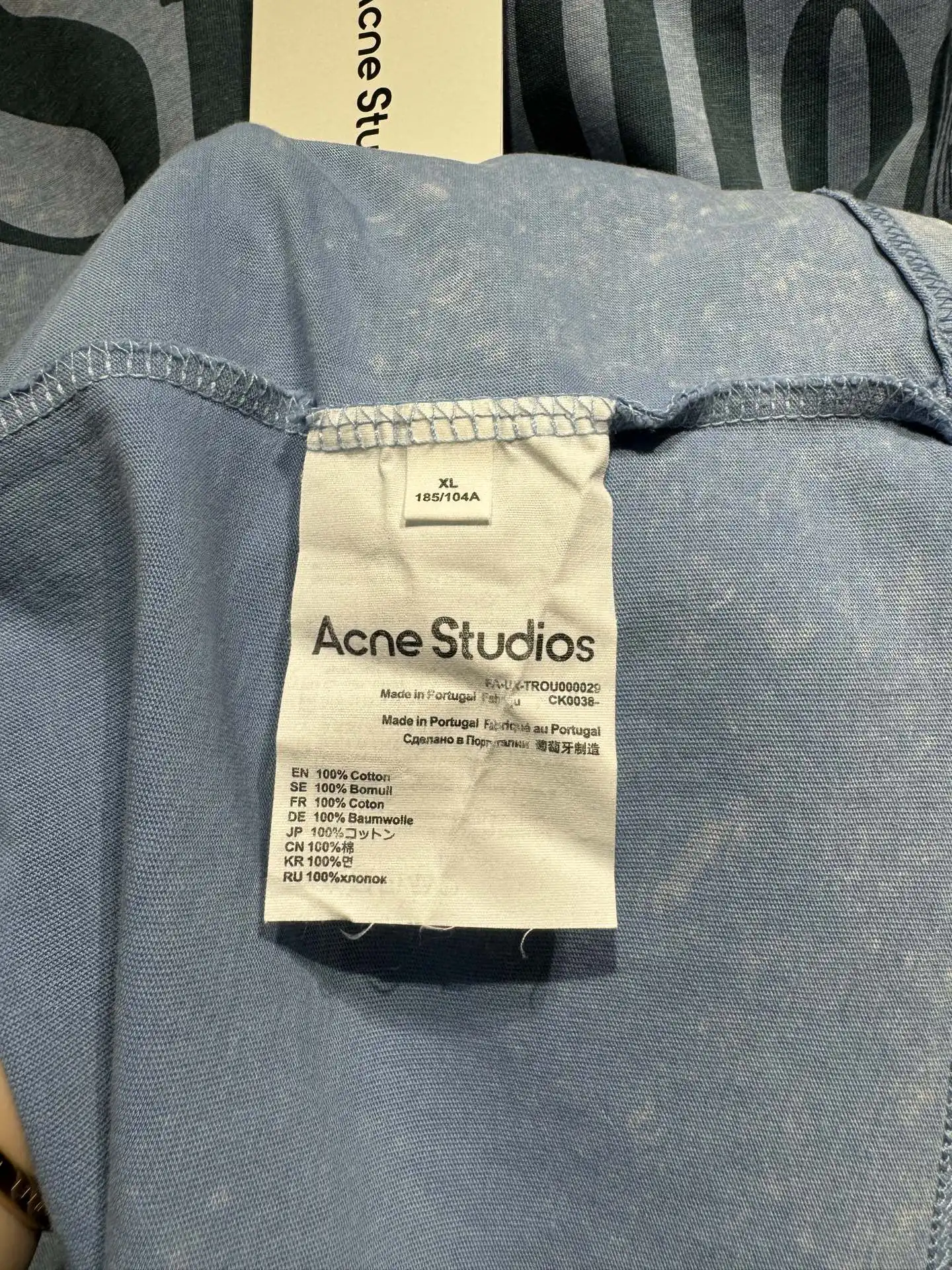 Logo Print Acid-Wash Long-Sleeved T-Shirt D16024357 — view 11