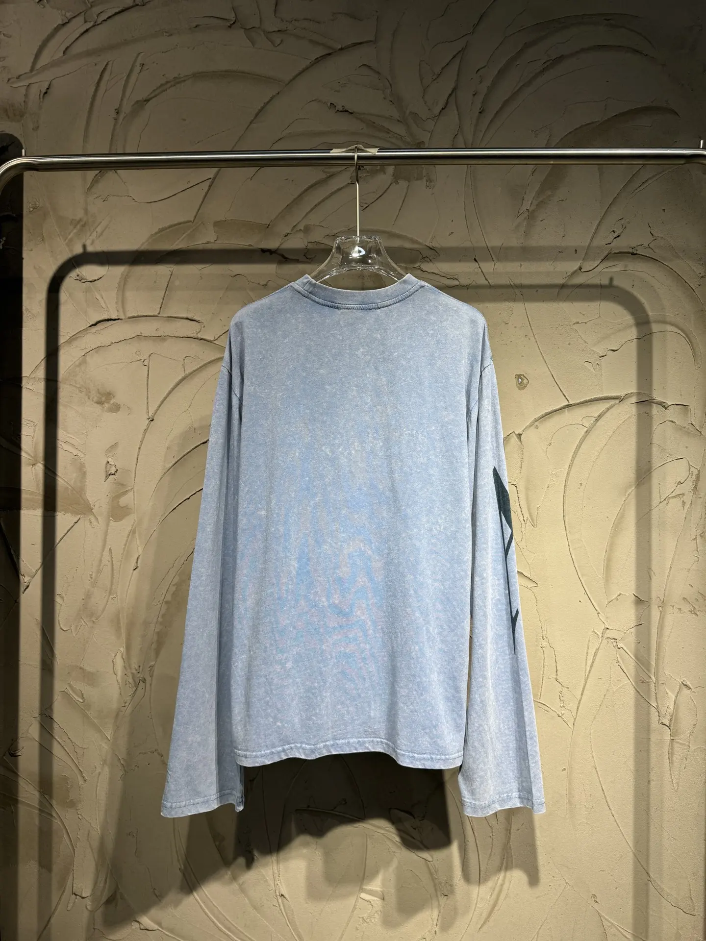 Logo Print Acid-Wash Long-Sleeved T-Shirt D16024357 — view 12