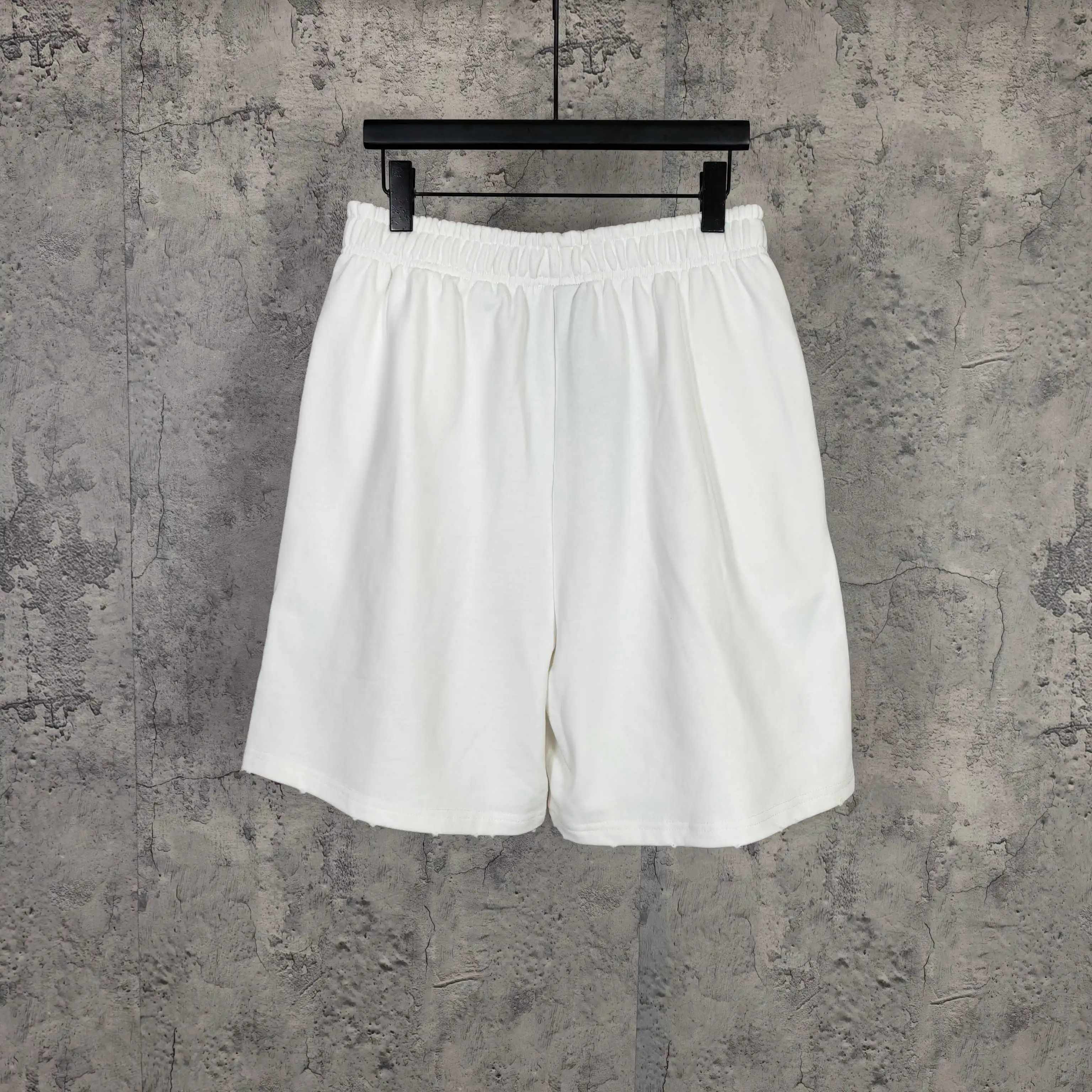Messy Spray Logo Relaxed Shorts D16024495 — view 2