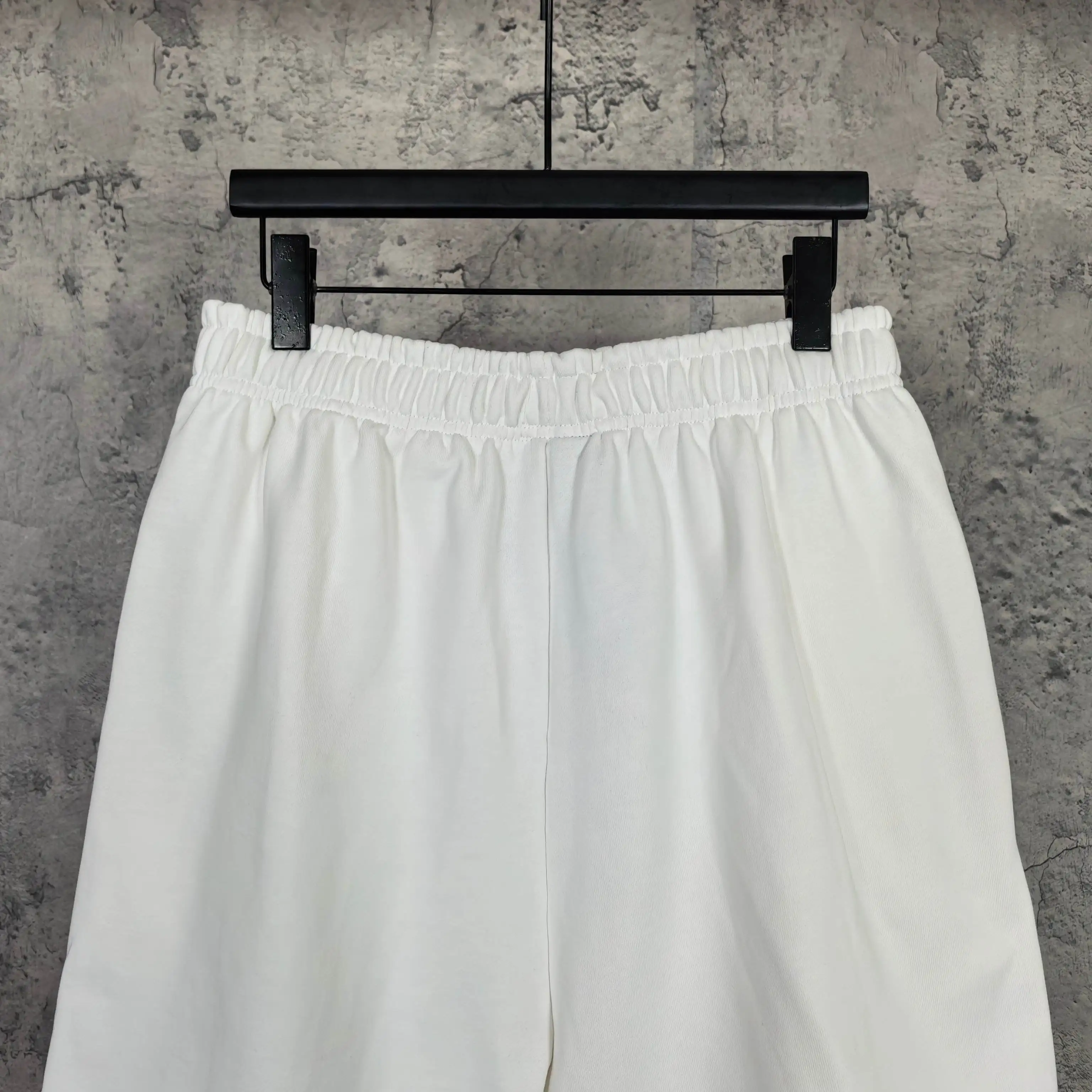 Messy Spray Logo Relaxed Shorts D16024495 — view 3