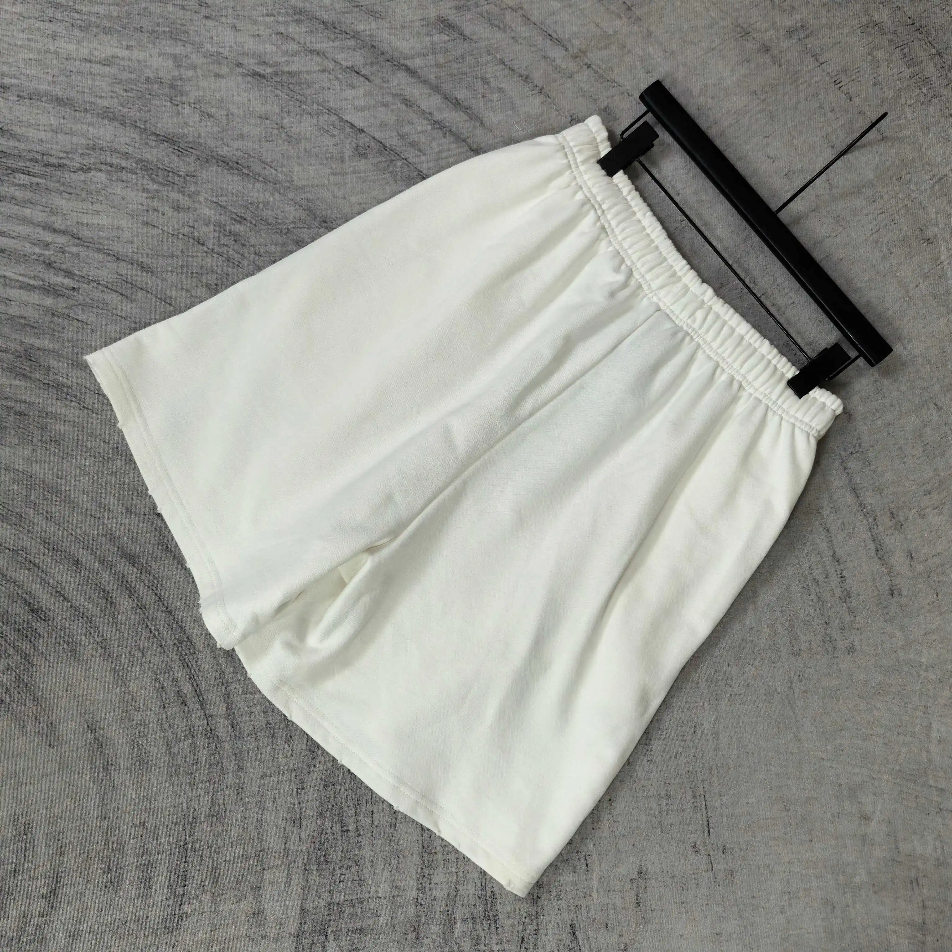 Messy Spray Logo Relaxed Shorts D16024495 — view 5