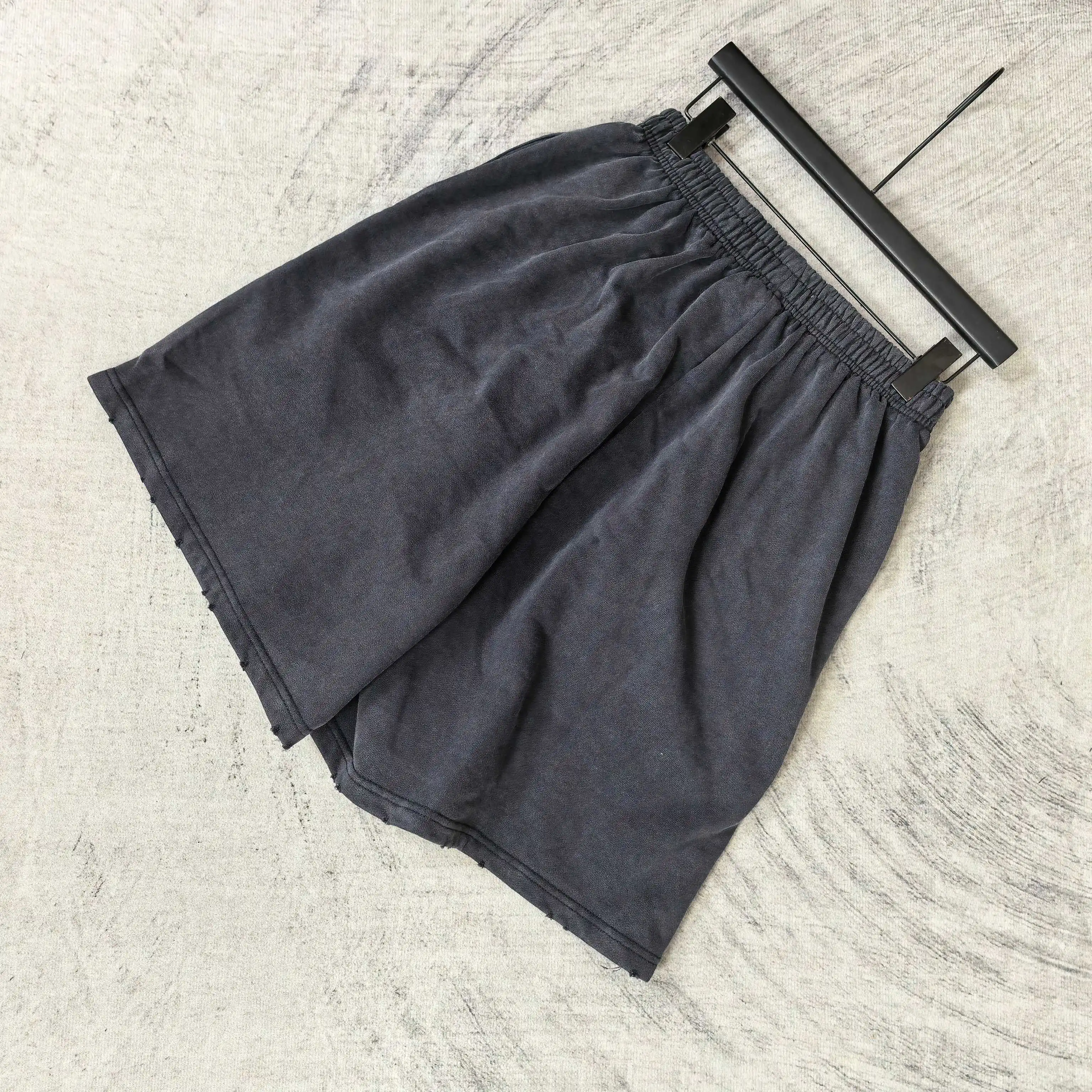 Messy Spray Logo Graffiti Shorts D16024494 — view 5