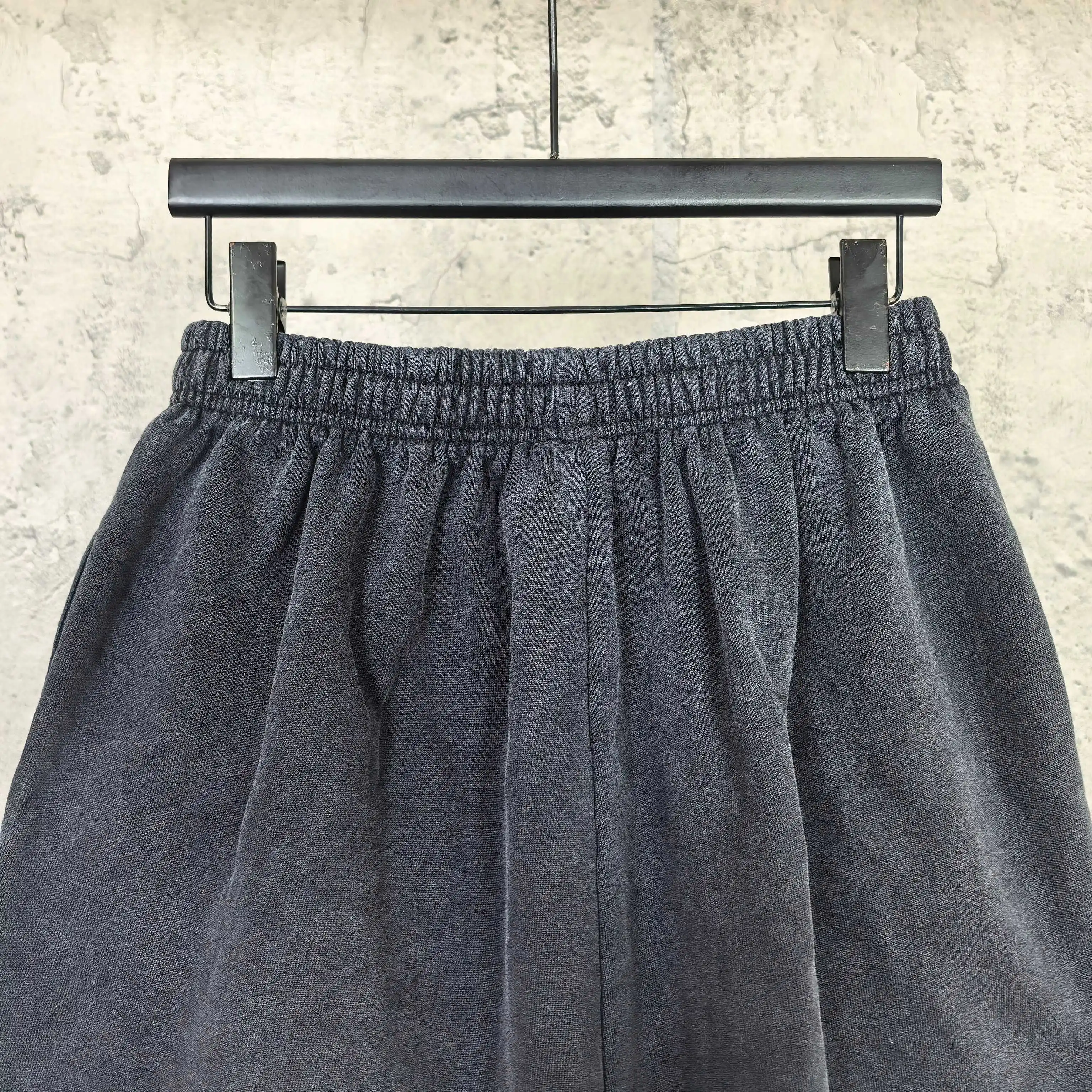 Messy Spray Logo Graffiti Shorts D16024494 — view 10