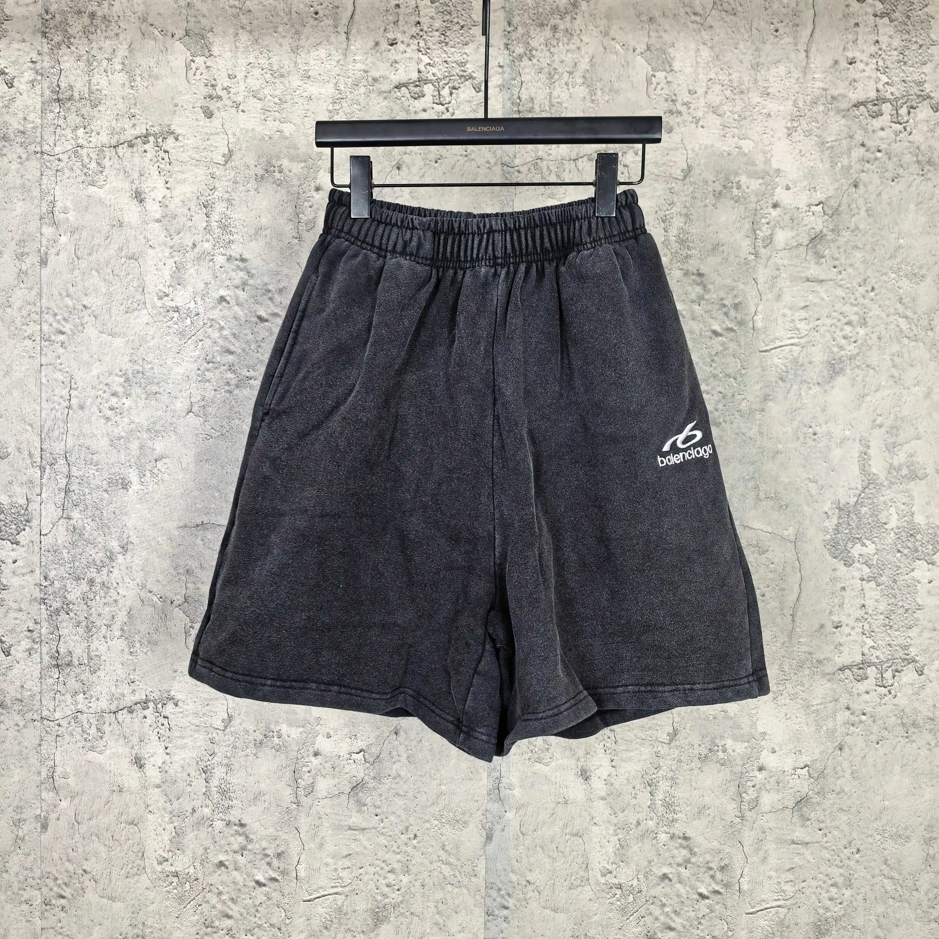 Logo Embroidered Washed Relaxed-Fit Shorts D16024479
