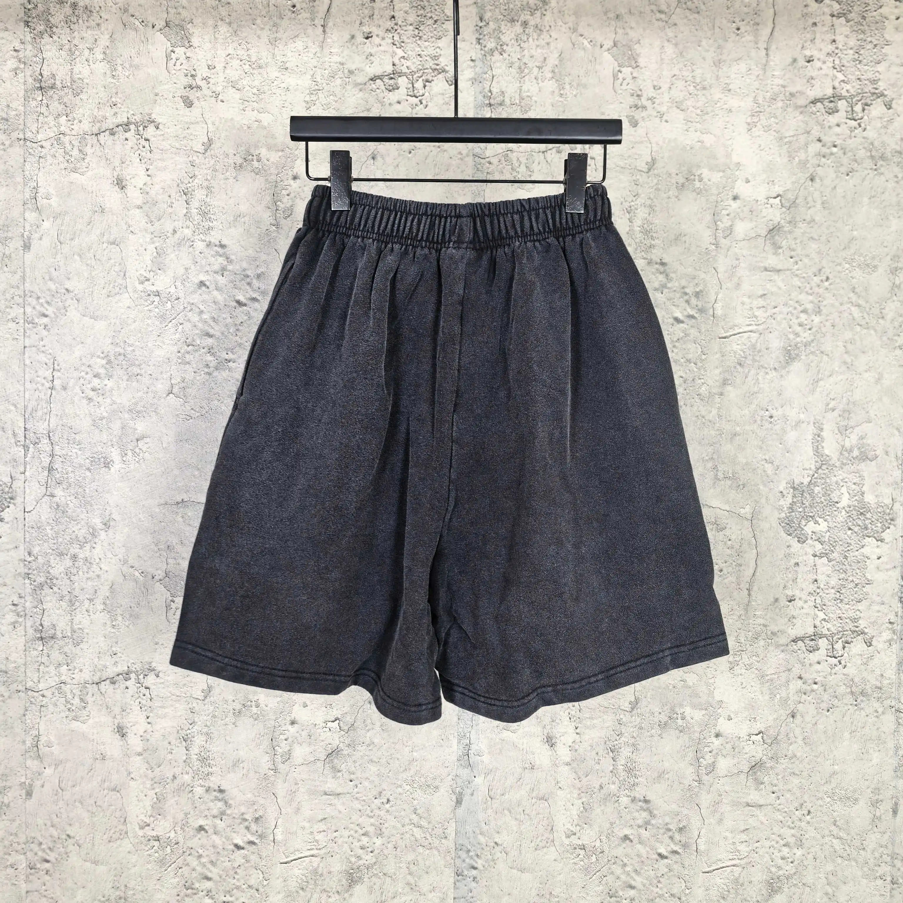 Logo Embroidered Washed Relaxed-Fit Shorts D16024479 — view 2