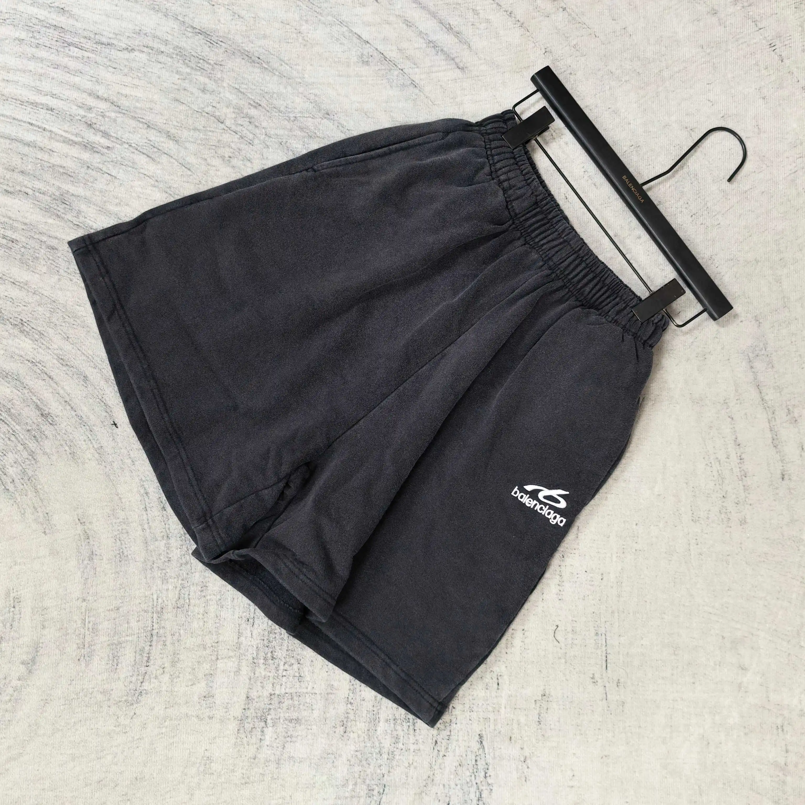 Logo Embroidered Washed Relaxed-Fit Shorts D16024479 — view 4