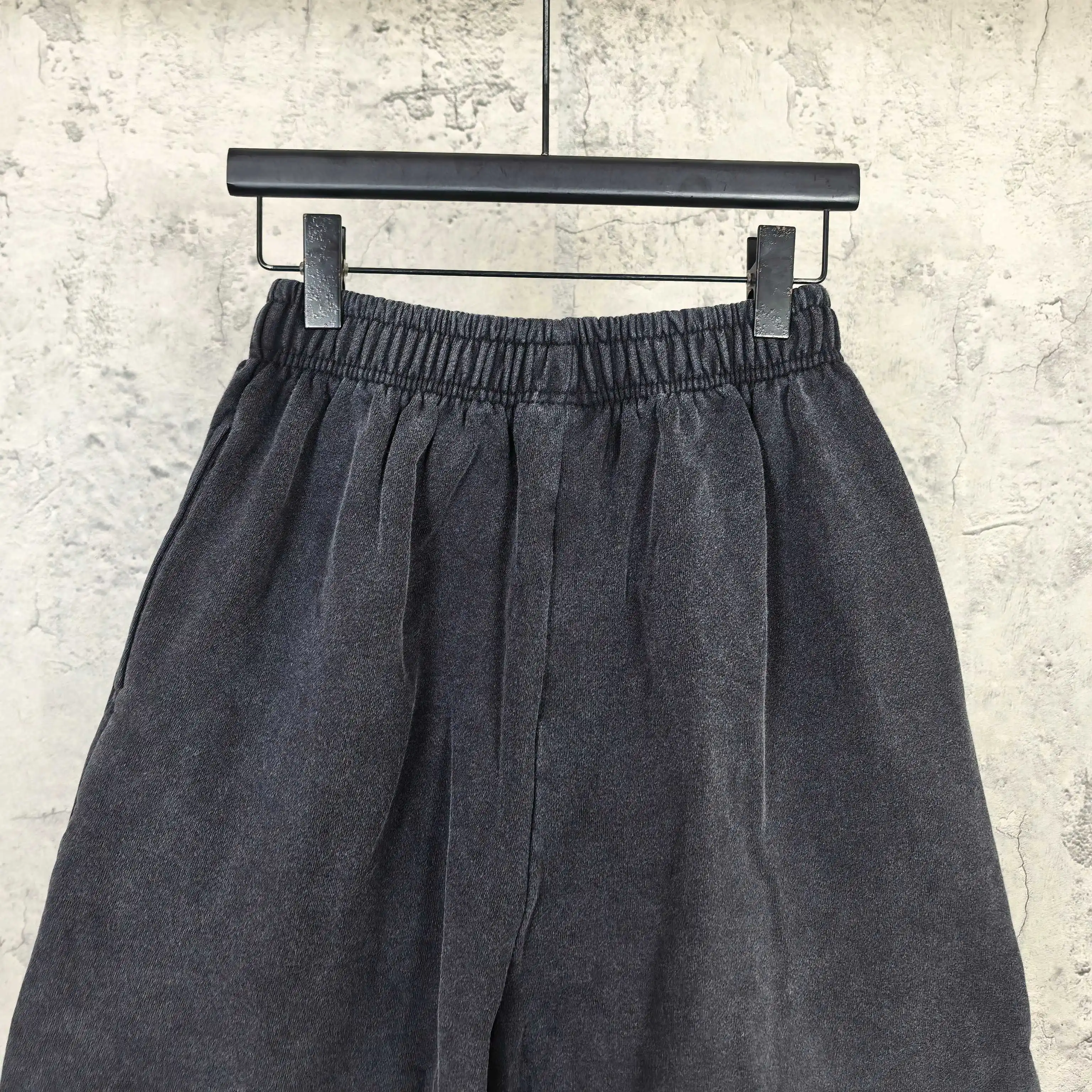 Logo Embroidered Washed Relaxed-Fit Shorts D16024479 — view 6