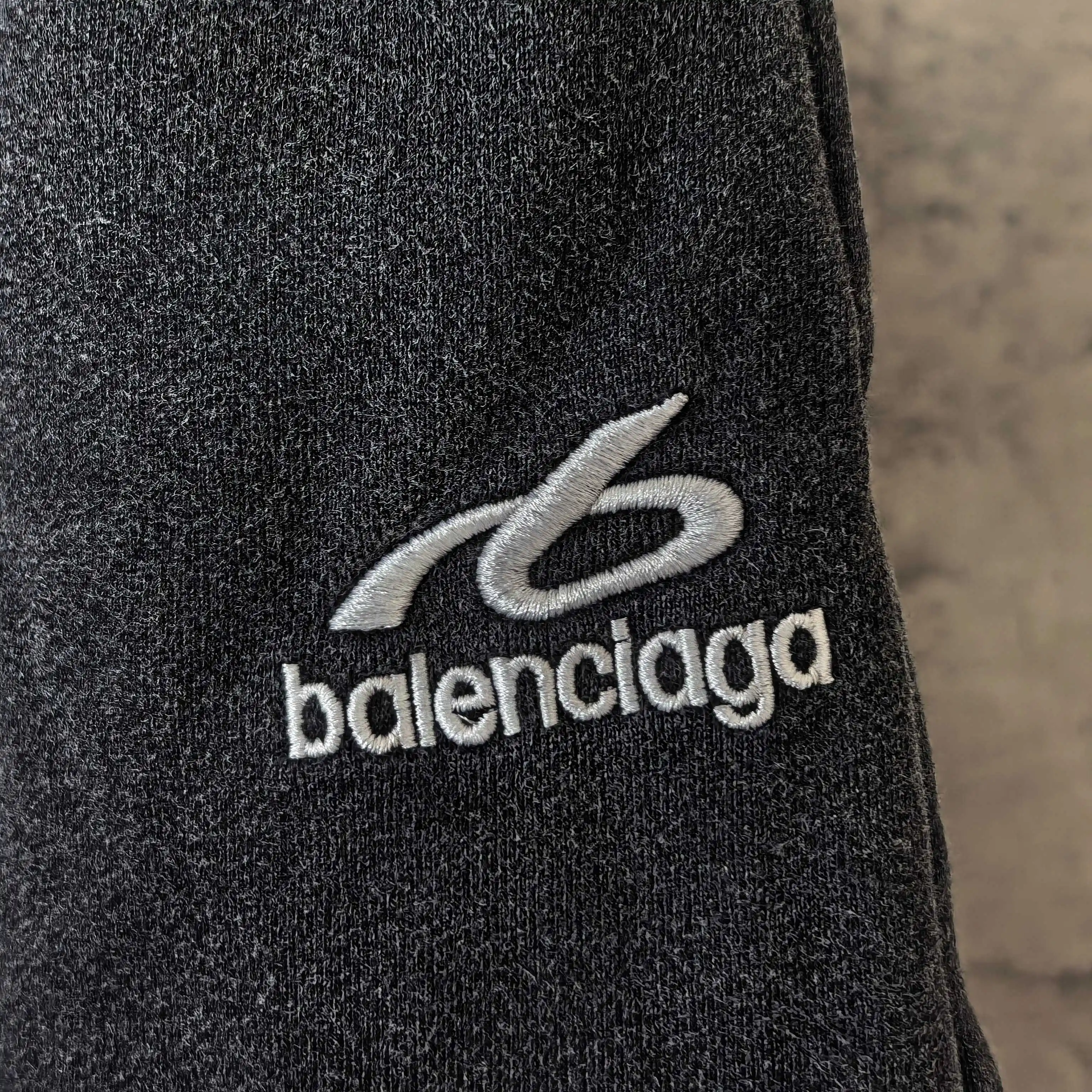 Logo Embroidered Washed Relaxed-Fit Shorts D16024479 — view 8