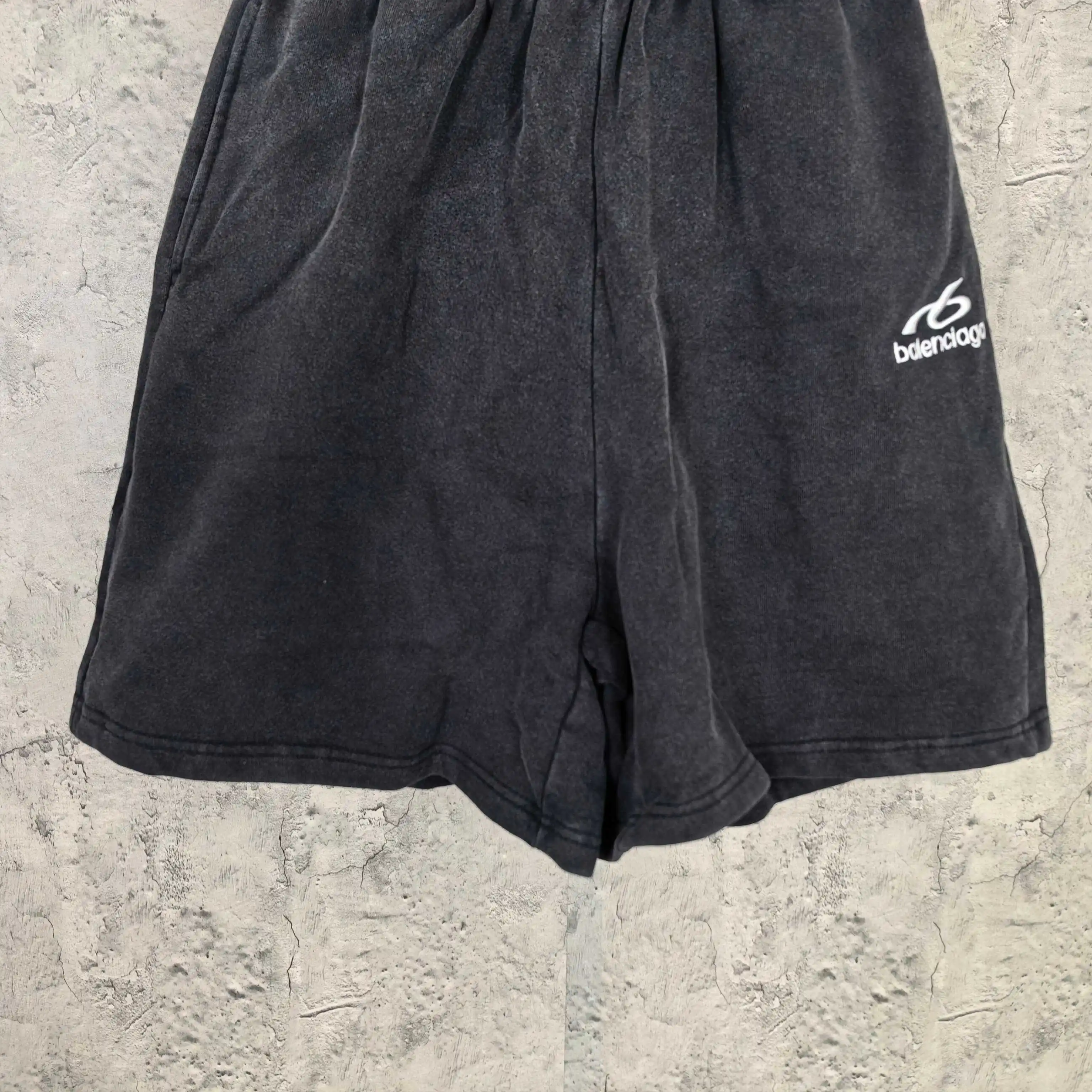 Logo Embroidered Washed Relaxed-Fit Shorts D16024479 — view 11