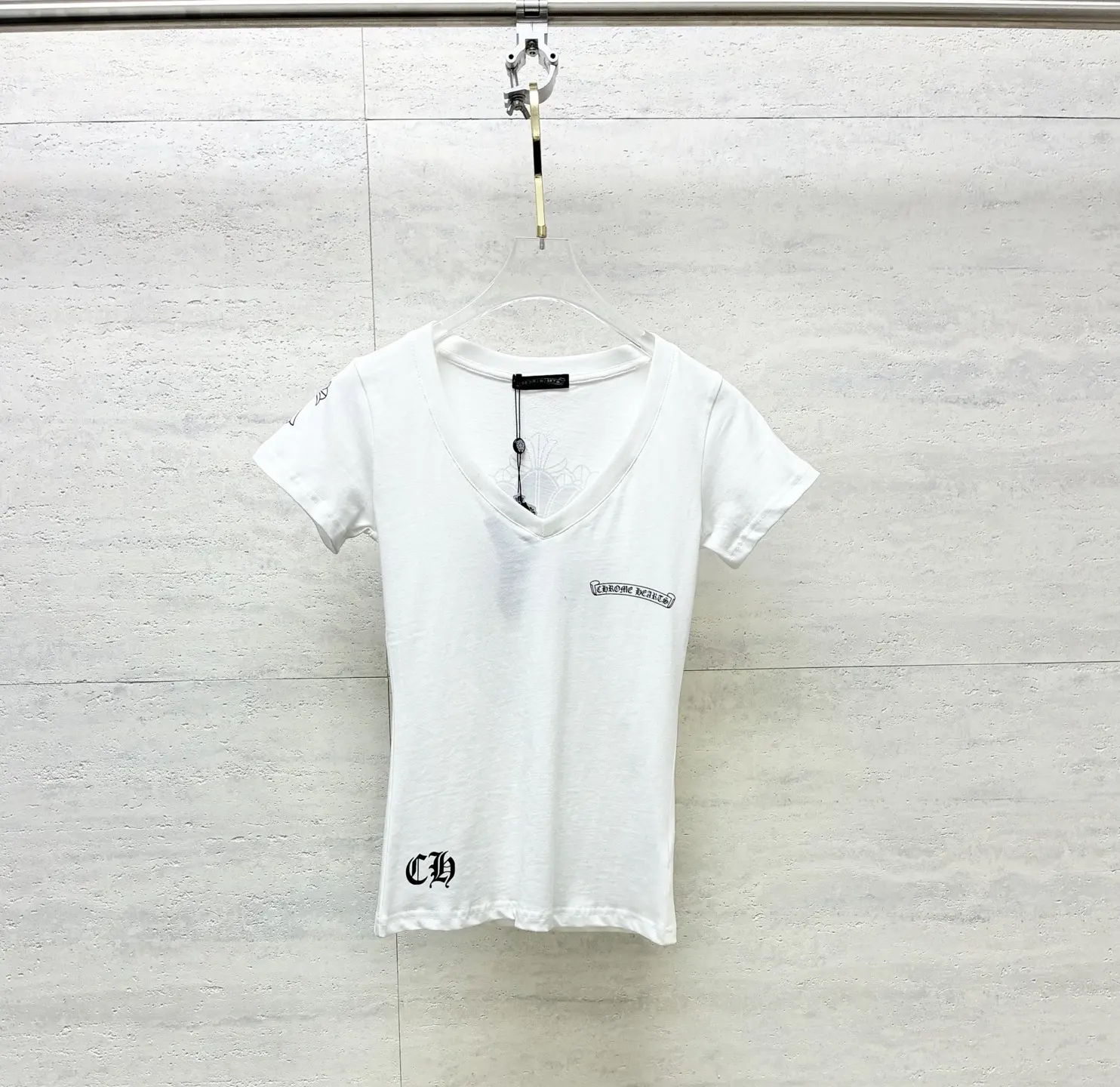 Logo-Print V-Neck Cotton T-Shirt D16519098