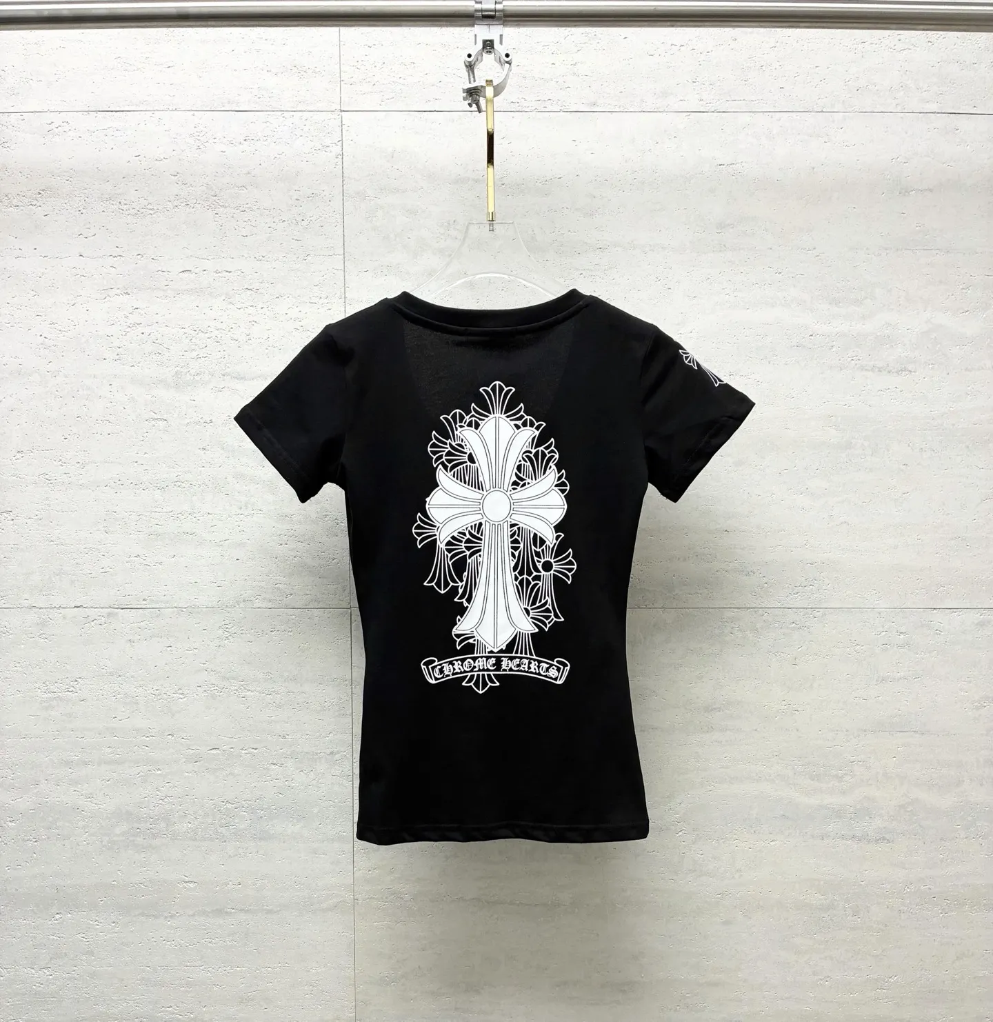 Logo-Print V-Neck Cotton T-Shirt D16519097 — view 3