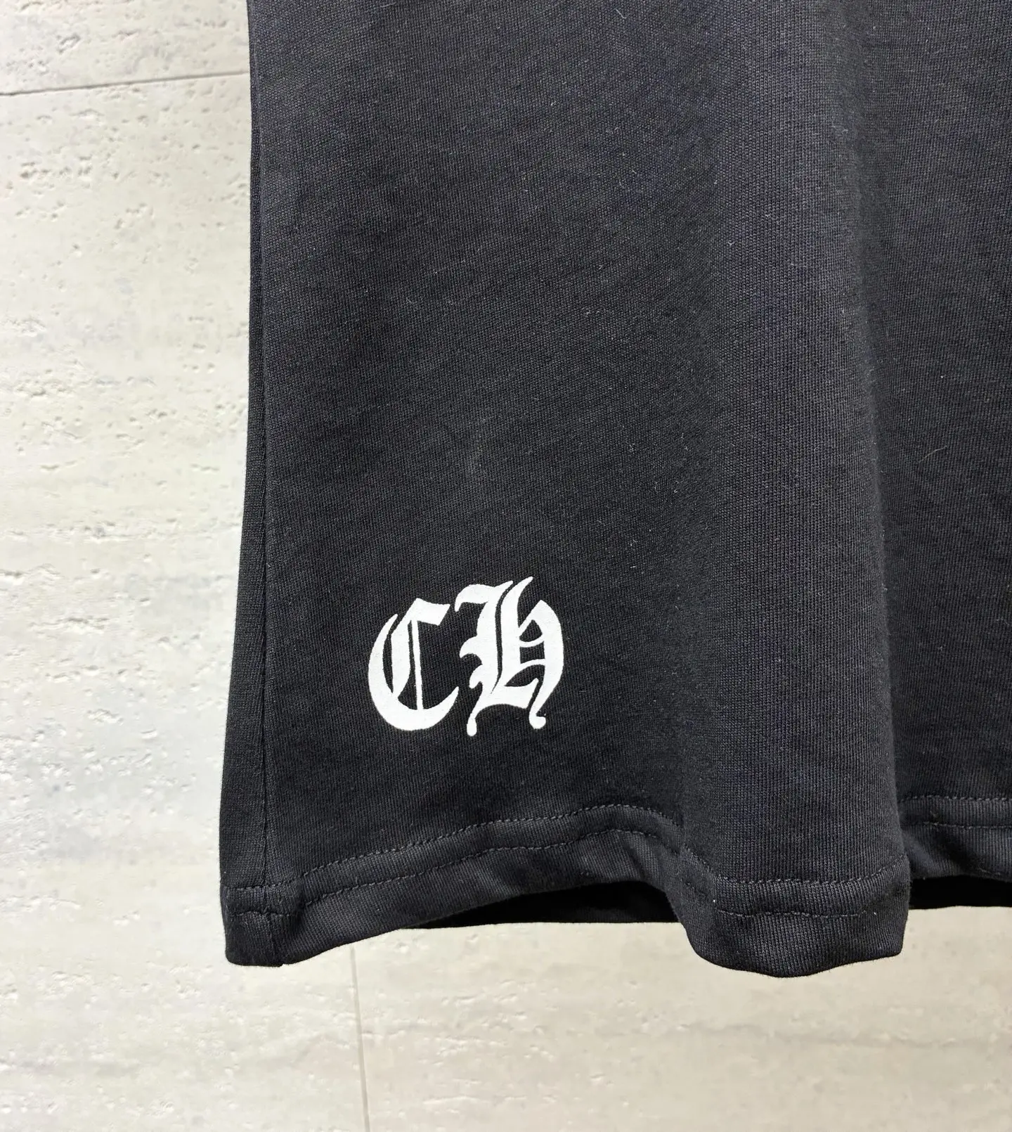 Logo-Print V-Neck Cotton T-Shirt D16519097 — view 4