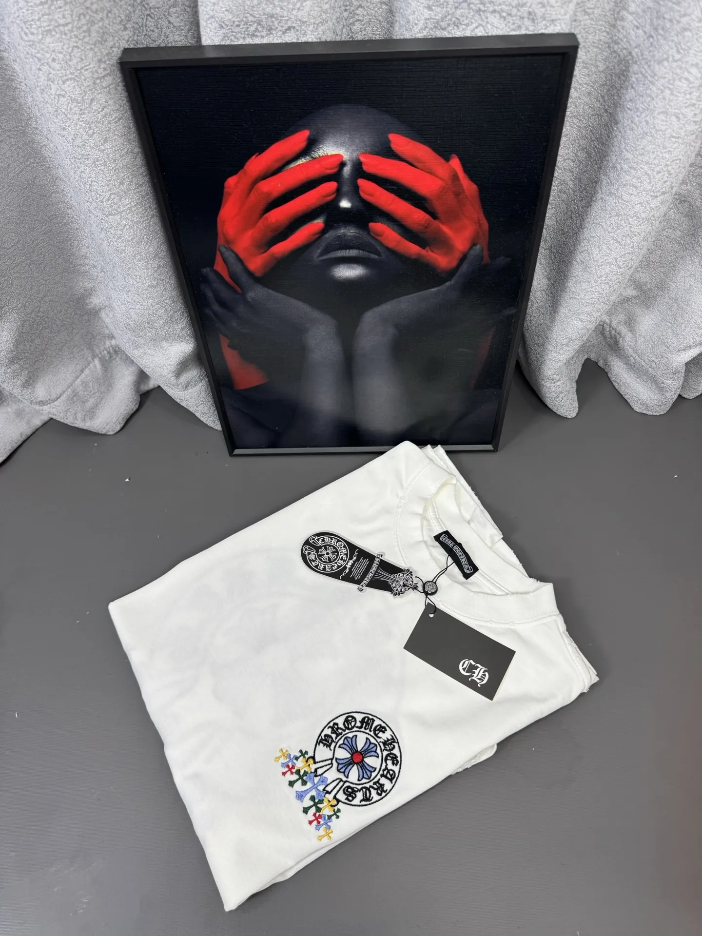 Chrome Hearts Distressed Cross Embroidery T-Shirt D16519586 — view 2