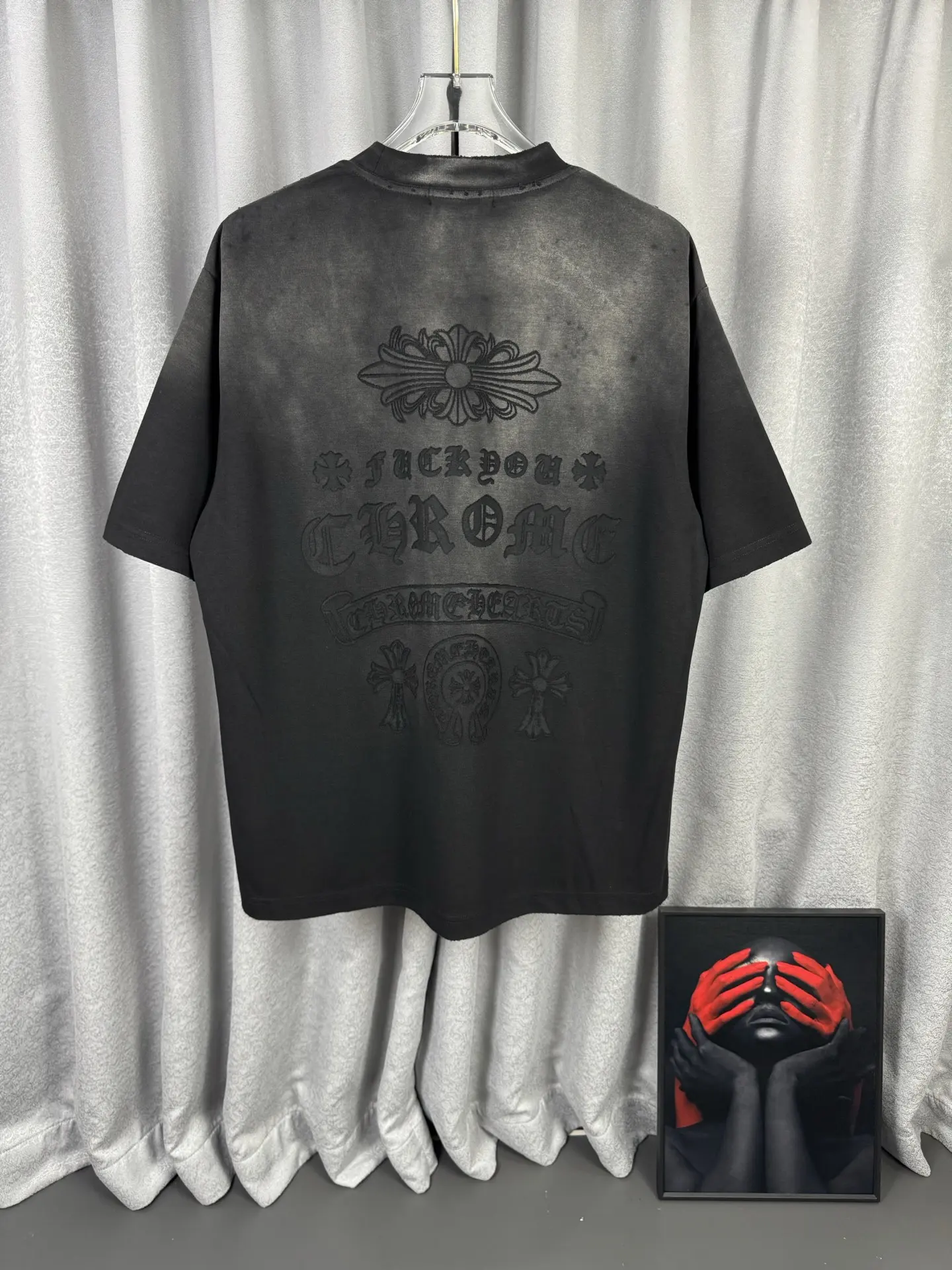 Acid-Wash Cross Patch Embroidered T-Shirt D16519595 — view 3