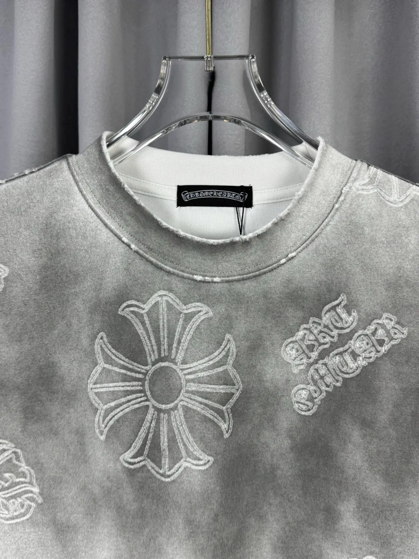 Acid-Wash Embroidered Cross T-Shirt D16519604 — view 5