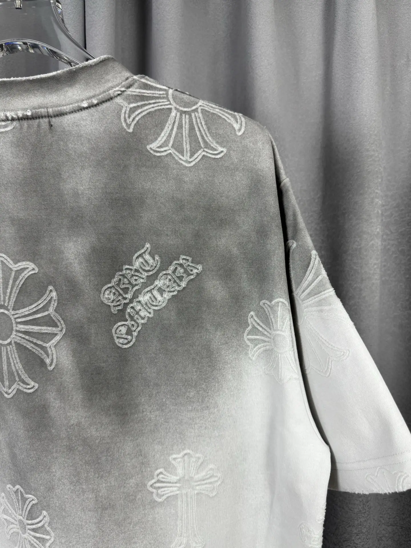 Acid-Wash Embroidered Cross T-Shirt D16519604 — view 9