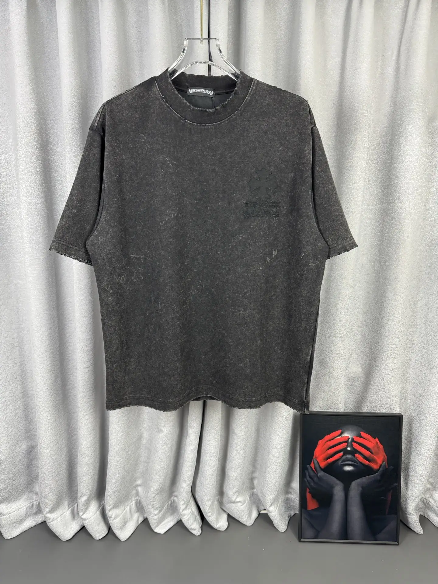 Acid-Wash Distressed Cross Patch T-Shirt D16519592