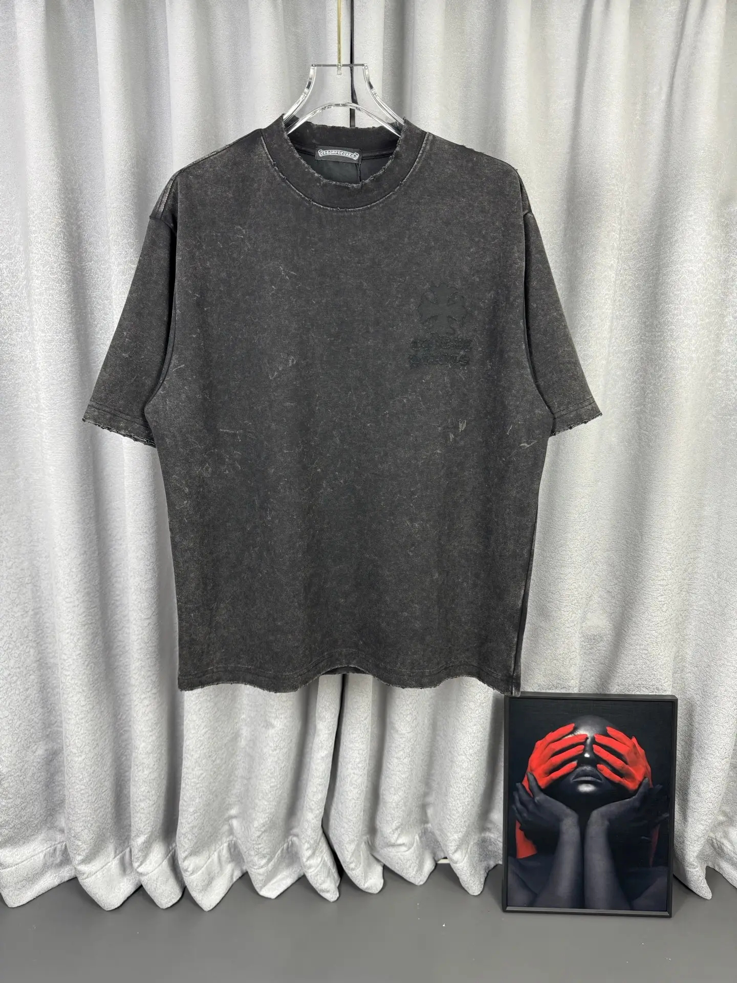 Acid-Wash Distressed Cross Patch T-Shirt D16519592