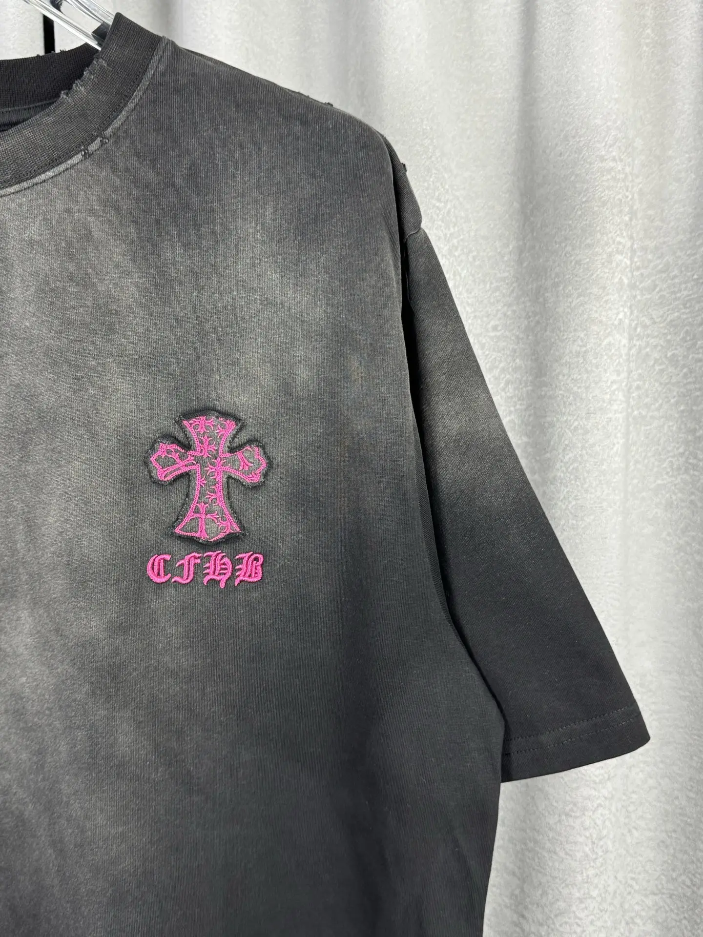 Acid-Wash Embroidered Cross T-Shirt D16519593 — view 4