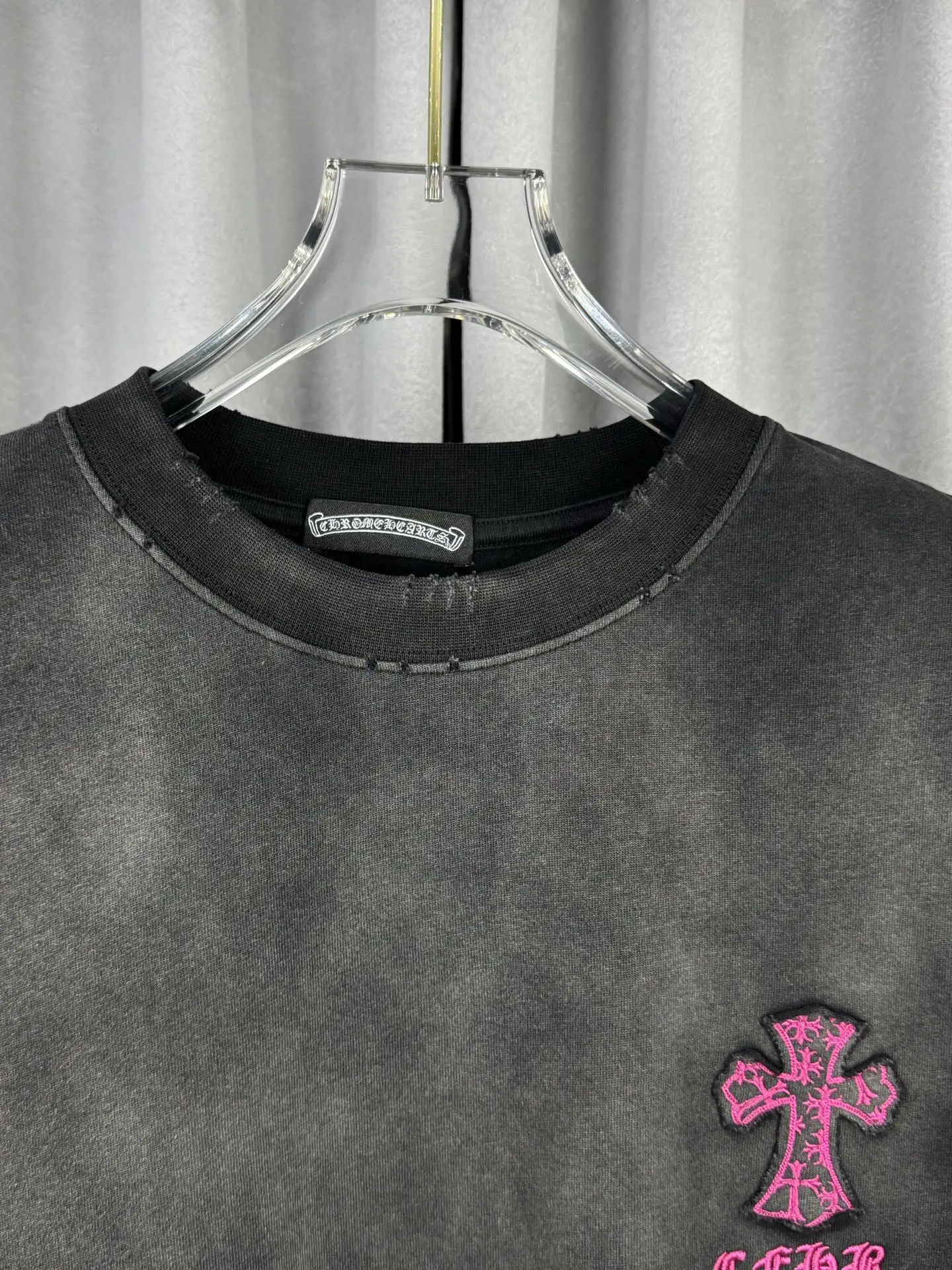 Acid-Wash Embroidered Cross T-Shirt D16519593 — view 5
