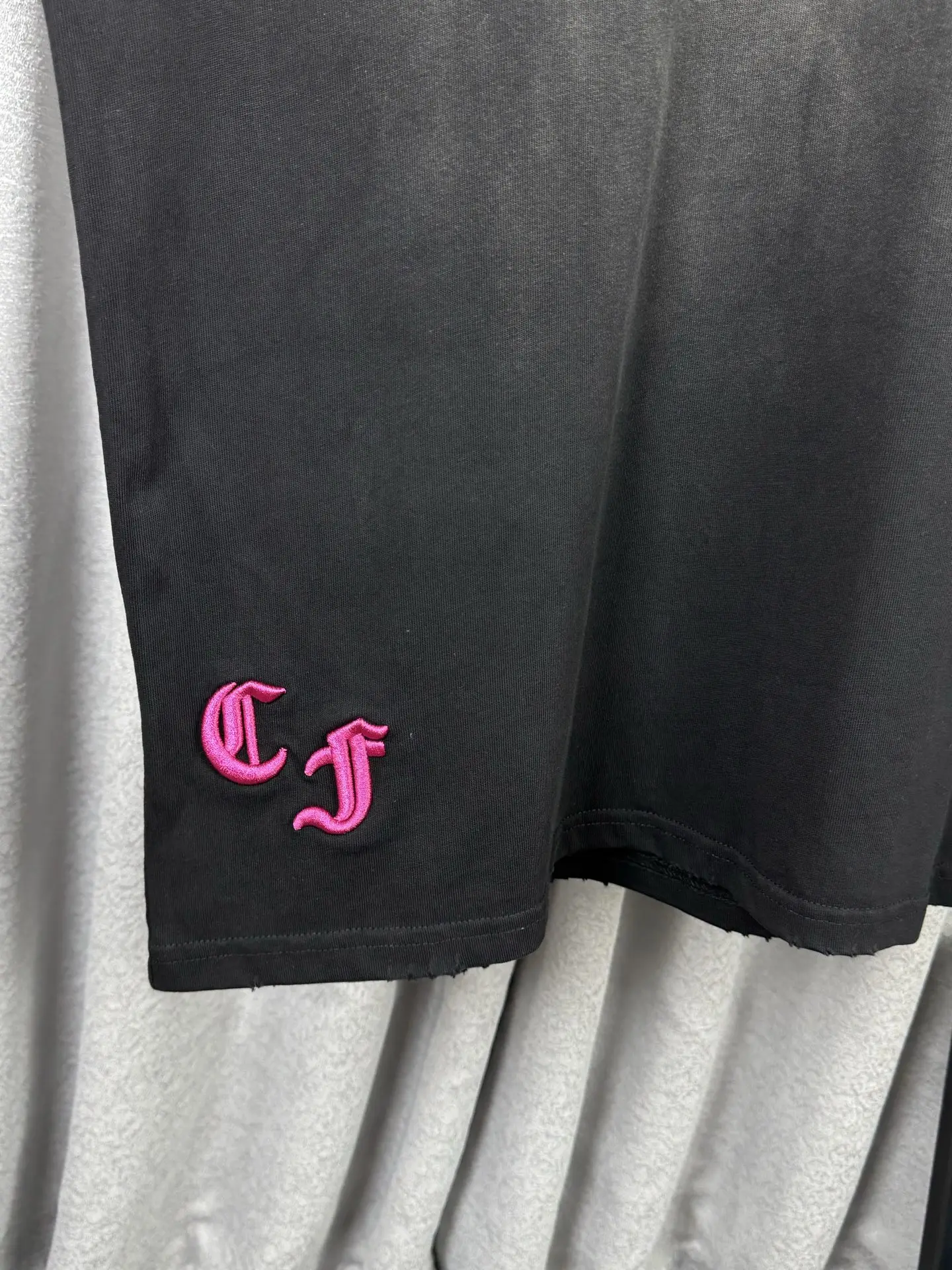 Acid-Wash Embroidered Cross T-Shirt D16519593 — view 6