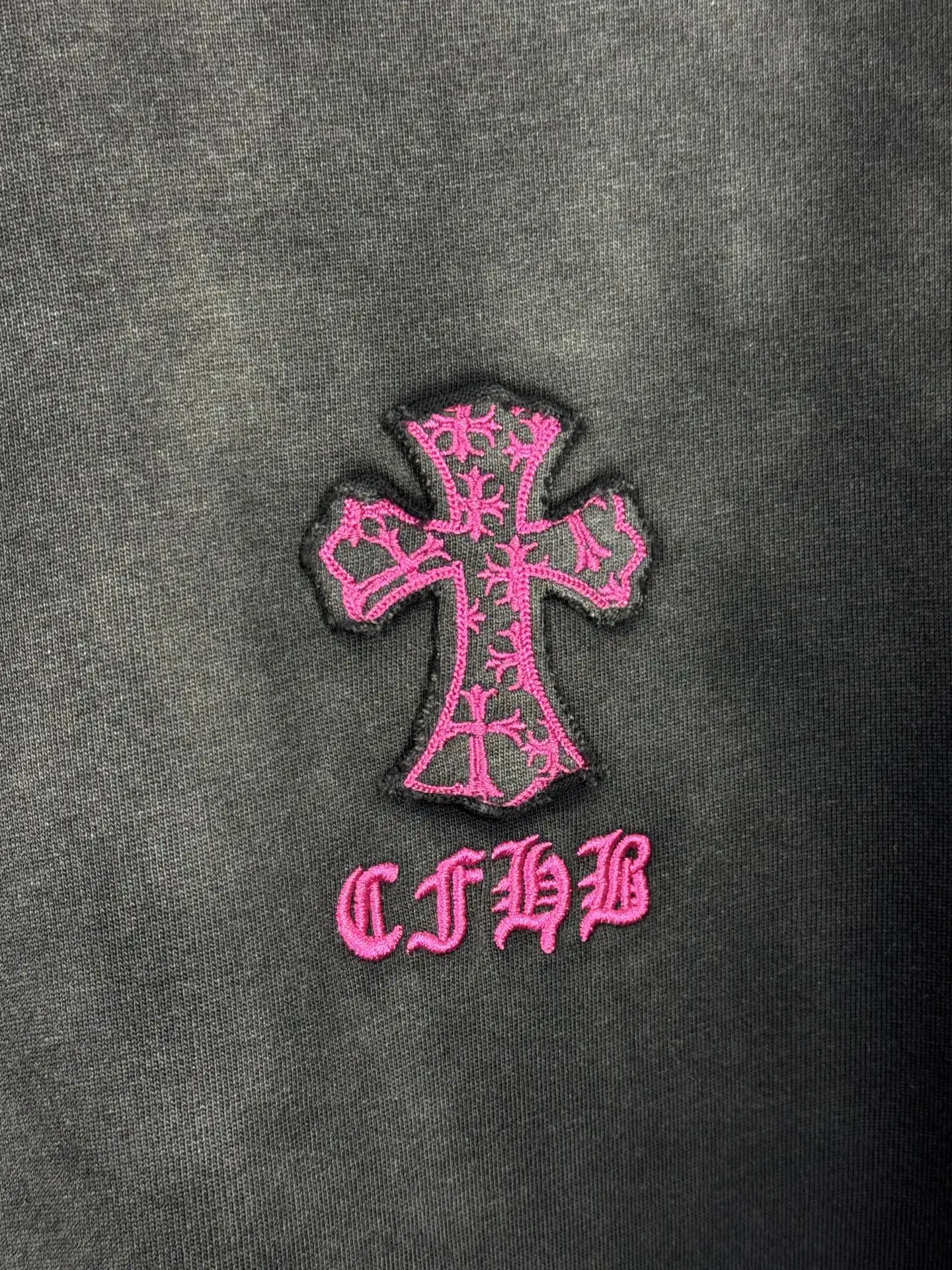 Acid-Wash Embroidered Cross T-Shirt D16519593 — view 7