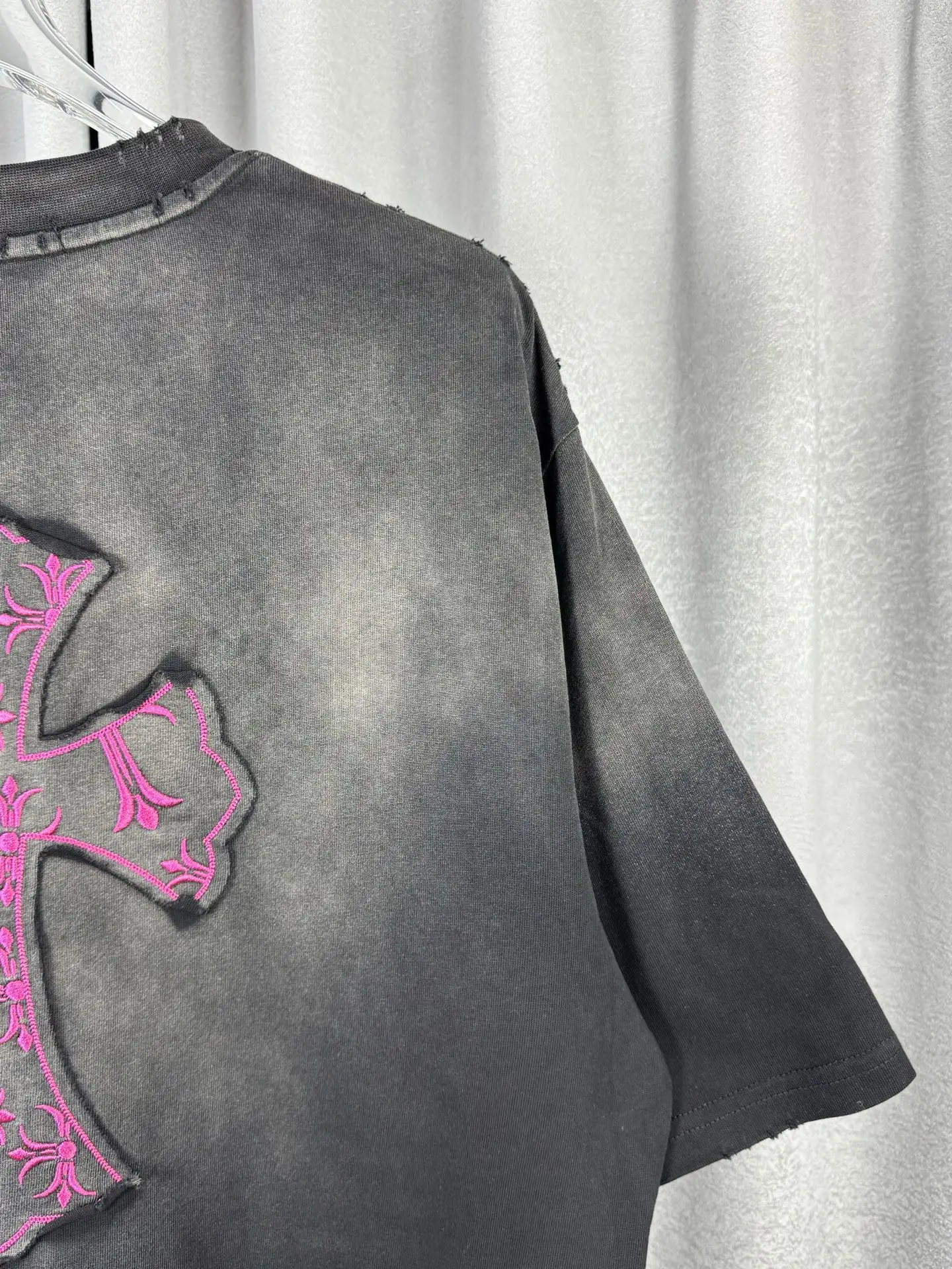 Acid-Wash Embroidered Cross T-Shirt D16519593 — view 8