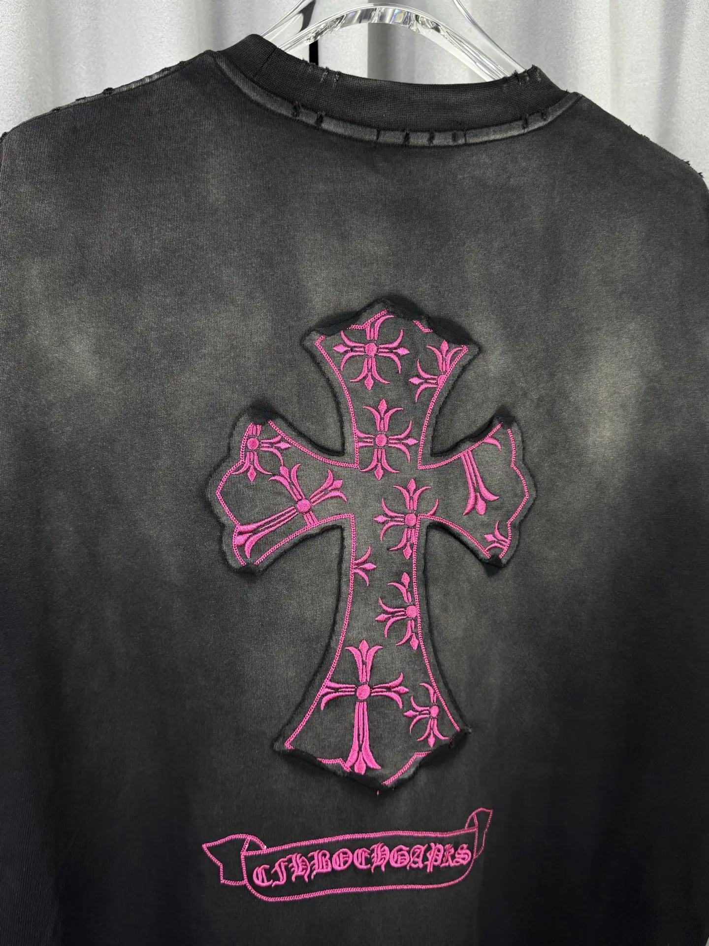 Acid-Wash Embroidered Cross T-Shirt D16519593 — view 9