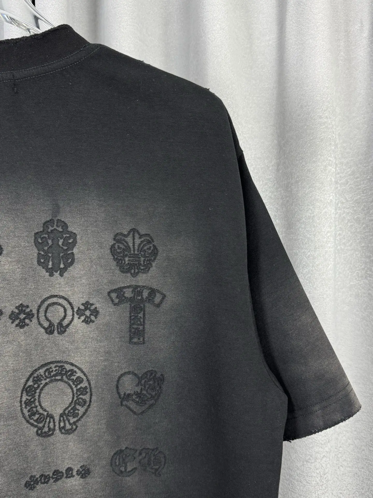 Acid-Wash Embroidered Cross T-Shirt D16519601 — view 9