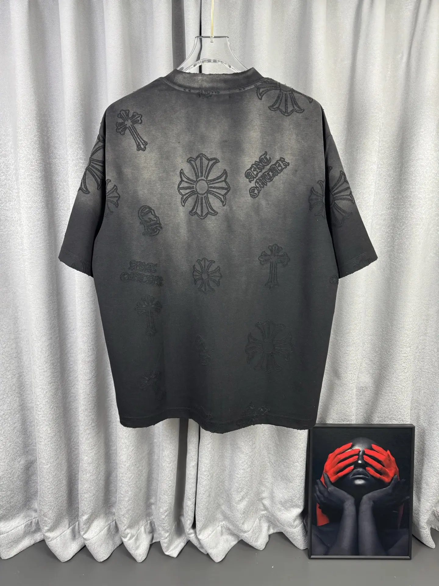 Acid-Wash Embroidered Cross T-Shirt D16519603 — view 3