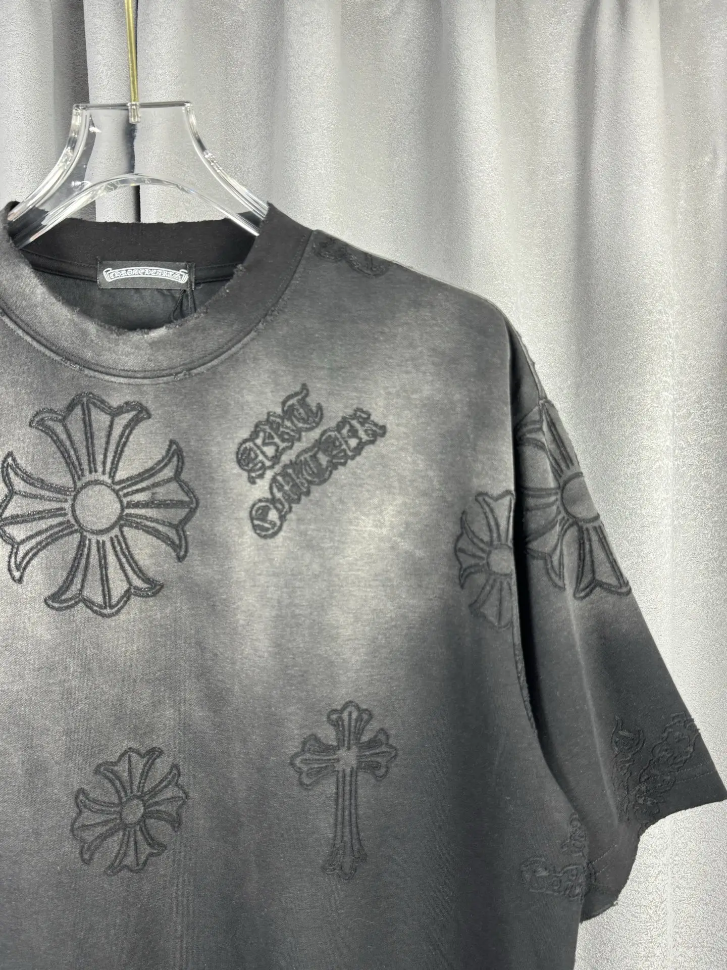 Acid-Wash Embroidered Cross T-Shirt D16519603 — view 4