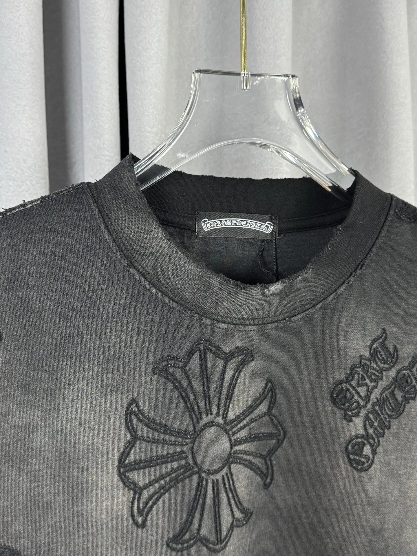 Acid-Wash Embroidered Cross T-Shirt D16519603 — view 5