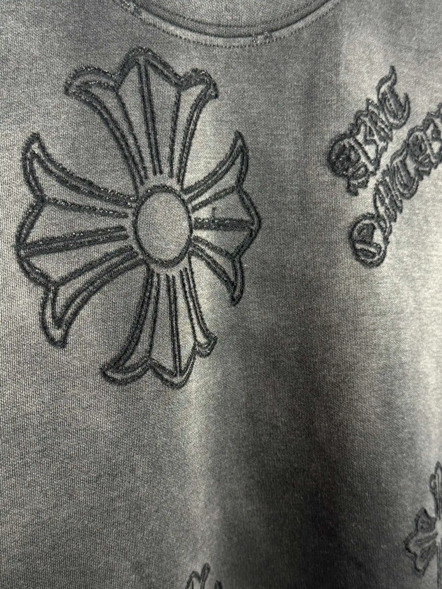 Acid-Wash Embroidered Cross T-Shirt D16519603 — view 7